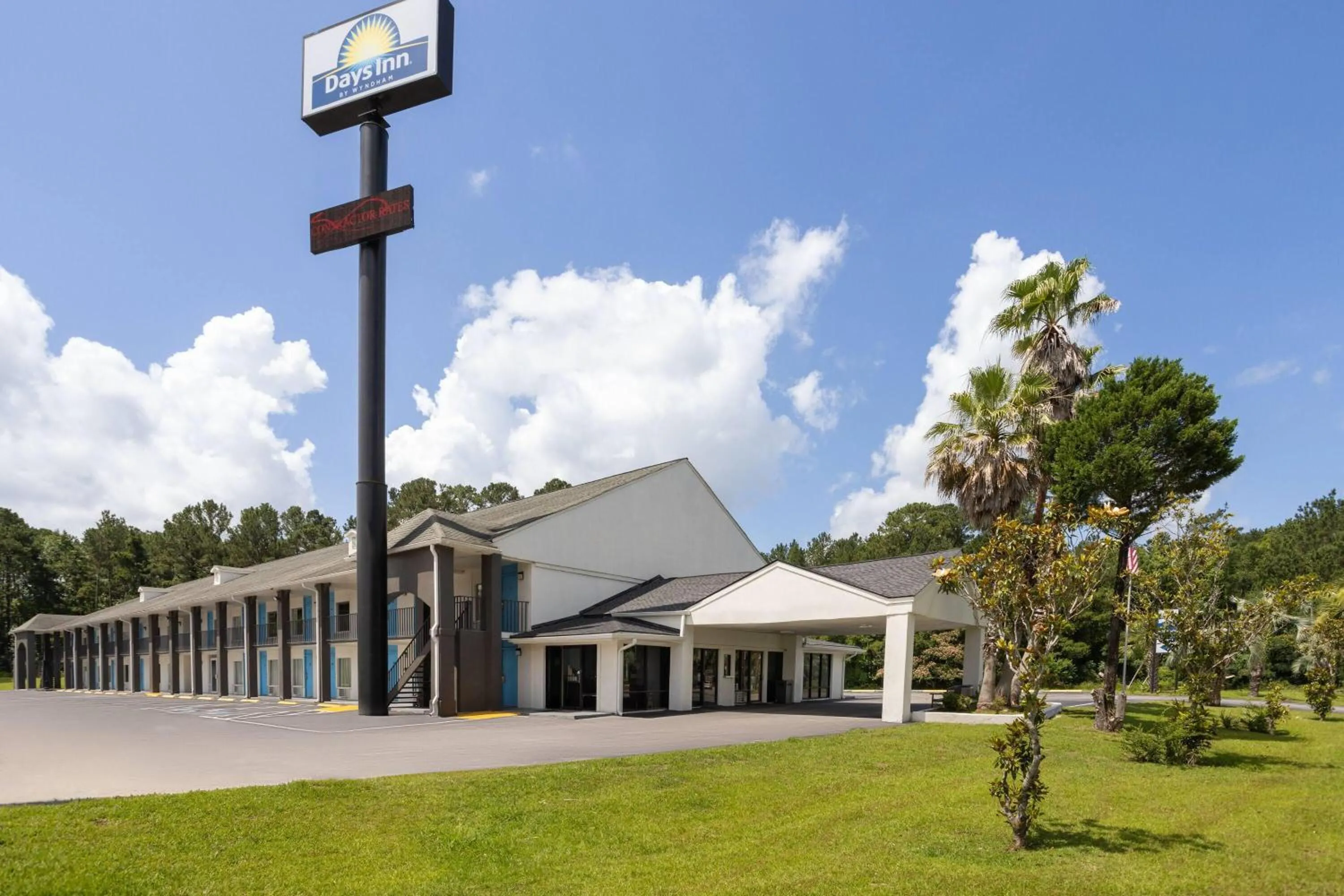 Property building in Days Inn by Wyndham Hardeeville Near Hilton Head
