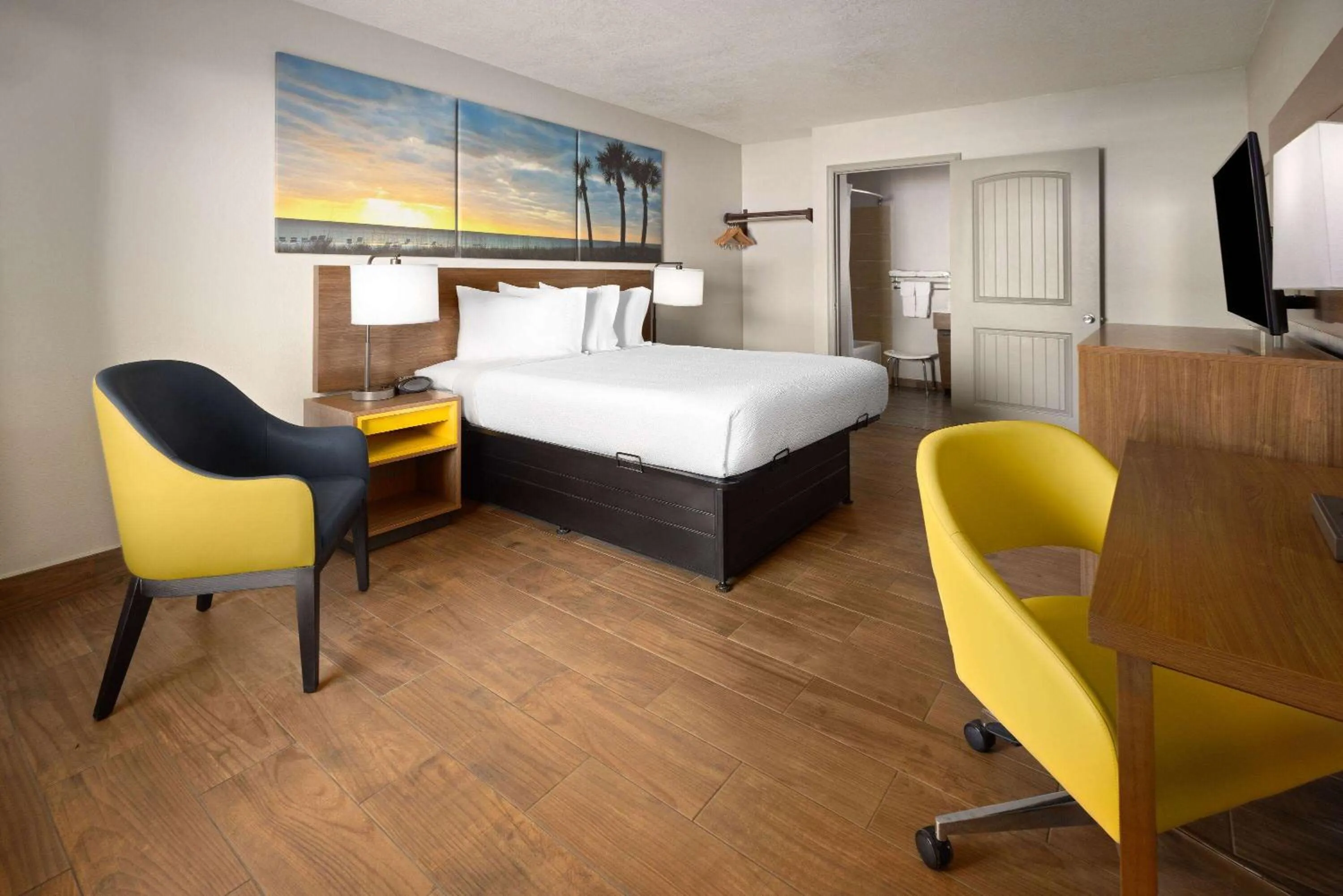 Photo of the whole room, Bed in Days Inn by Wyndham Hardeeville Near Hilton Head