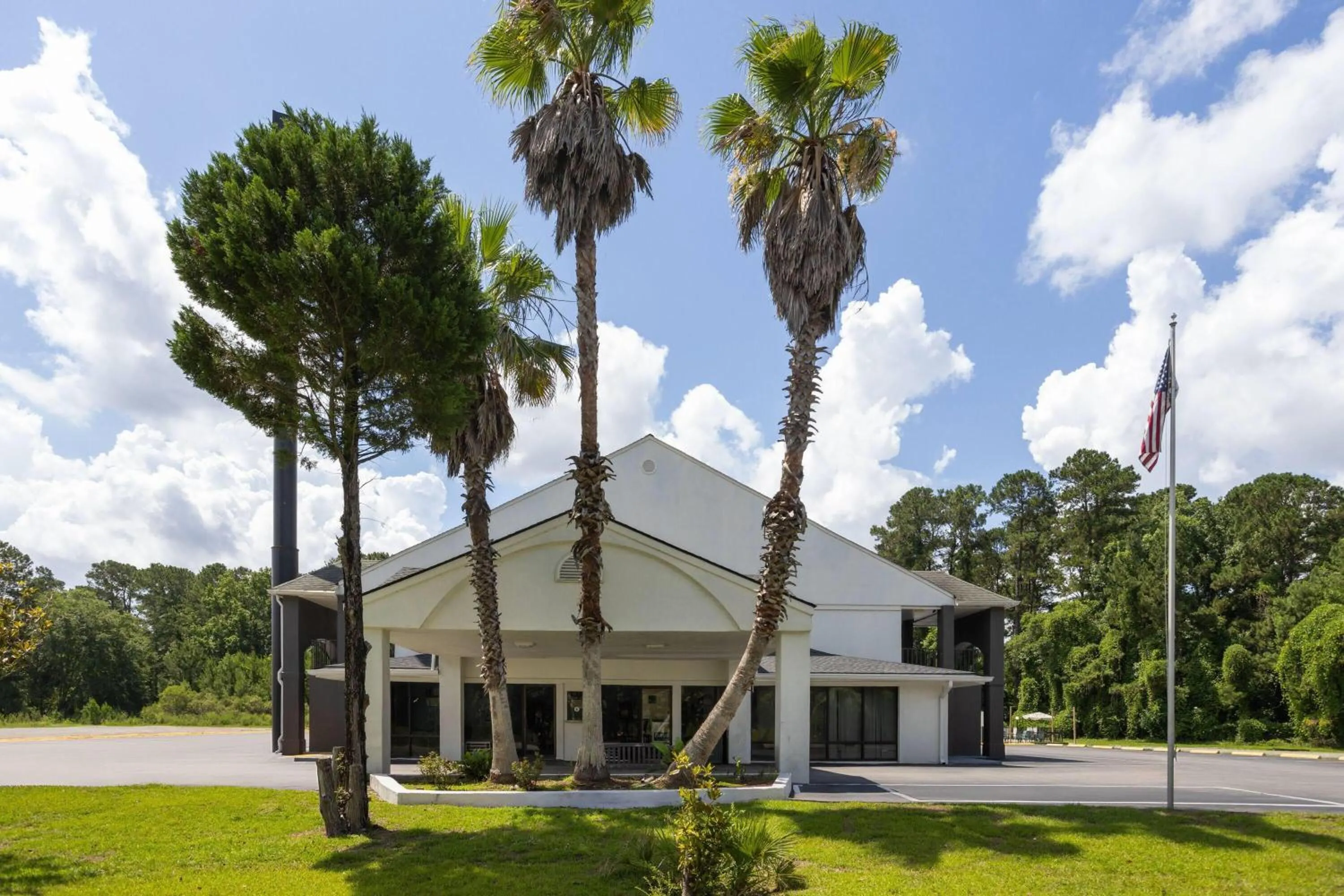 Property building in Days Inn by Wyndham Hardeeville Near Hilton Head