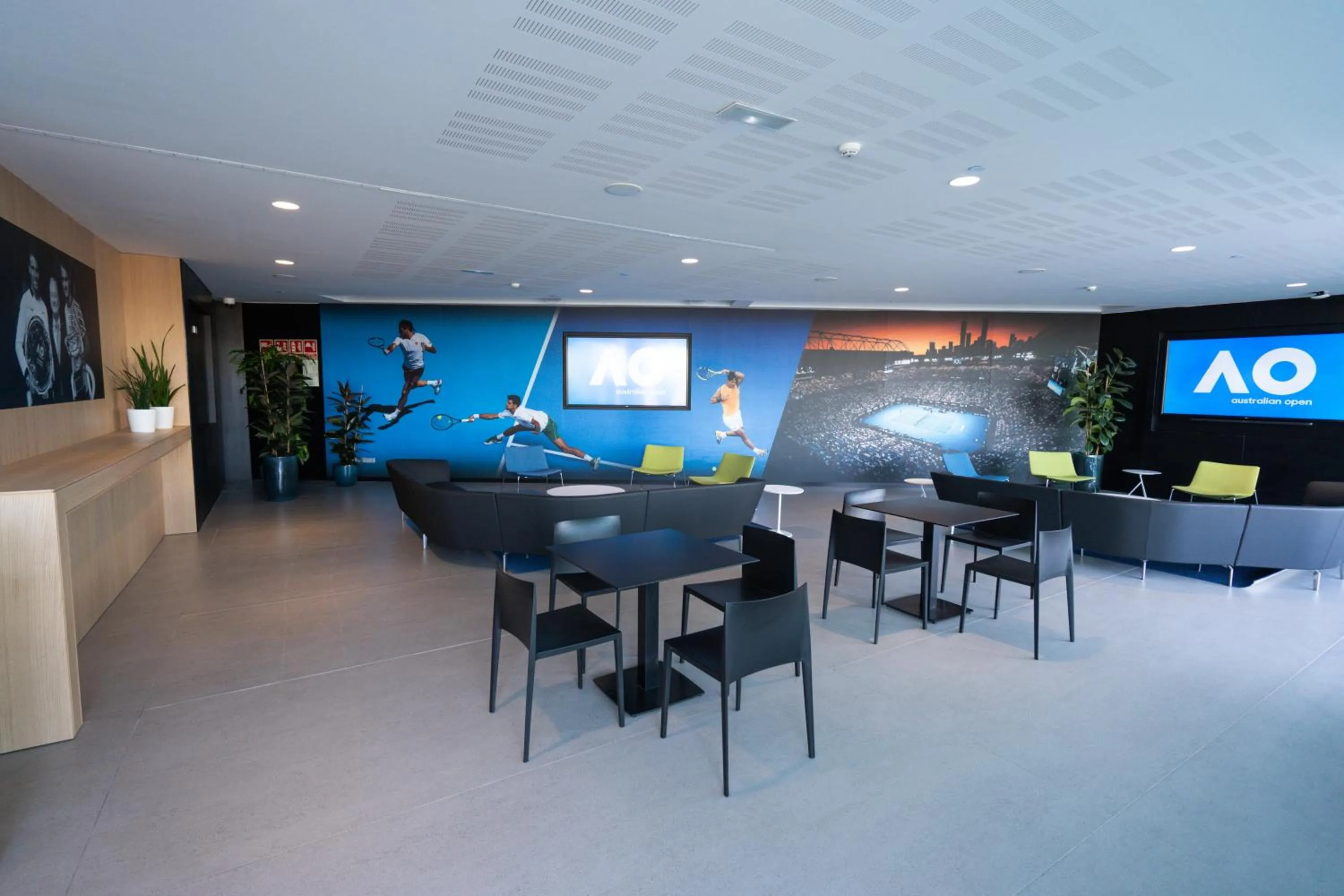 Restaurant/places to eat in Rafa Nadal Residence