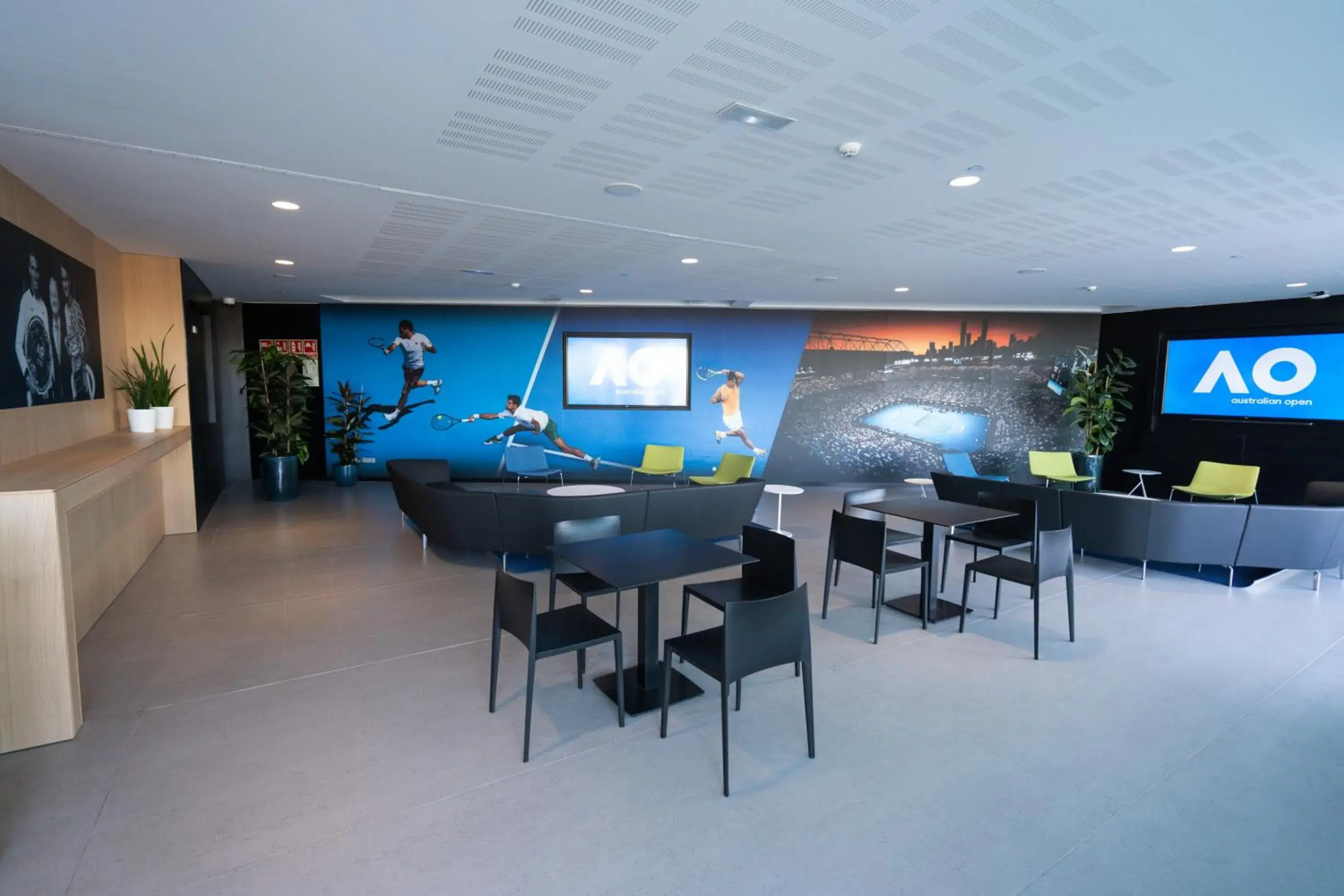 Restaurant/places to eat in Rafa Nadal Residence Restaurant/places to eat in Rafa Nadal Residence