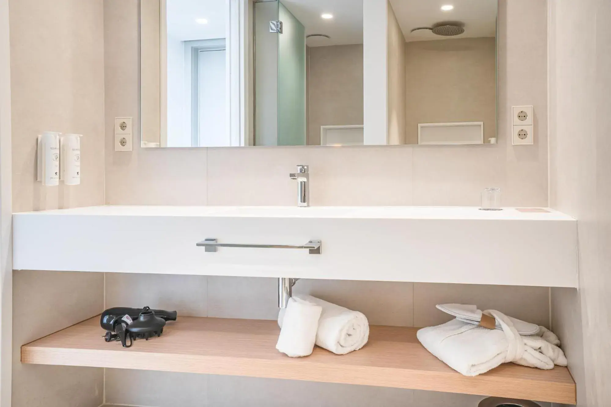 Bathroom in Rafa Nadal Residence Bathroom in Rafa Nadal Residence