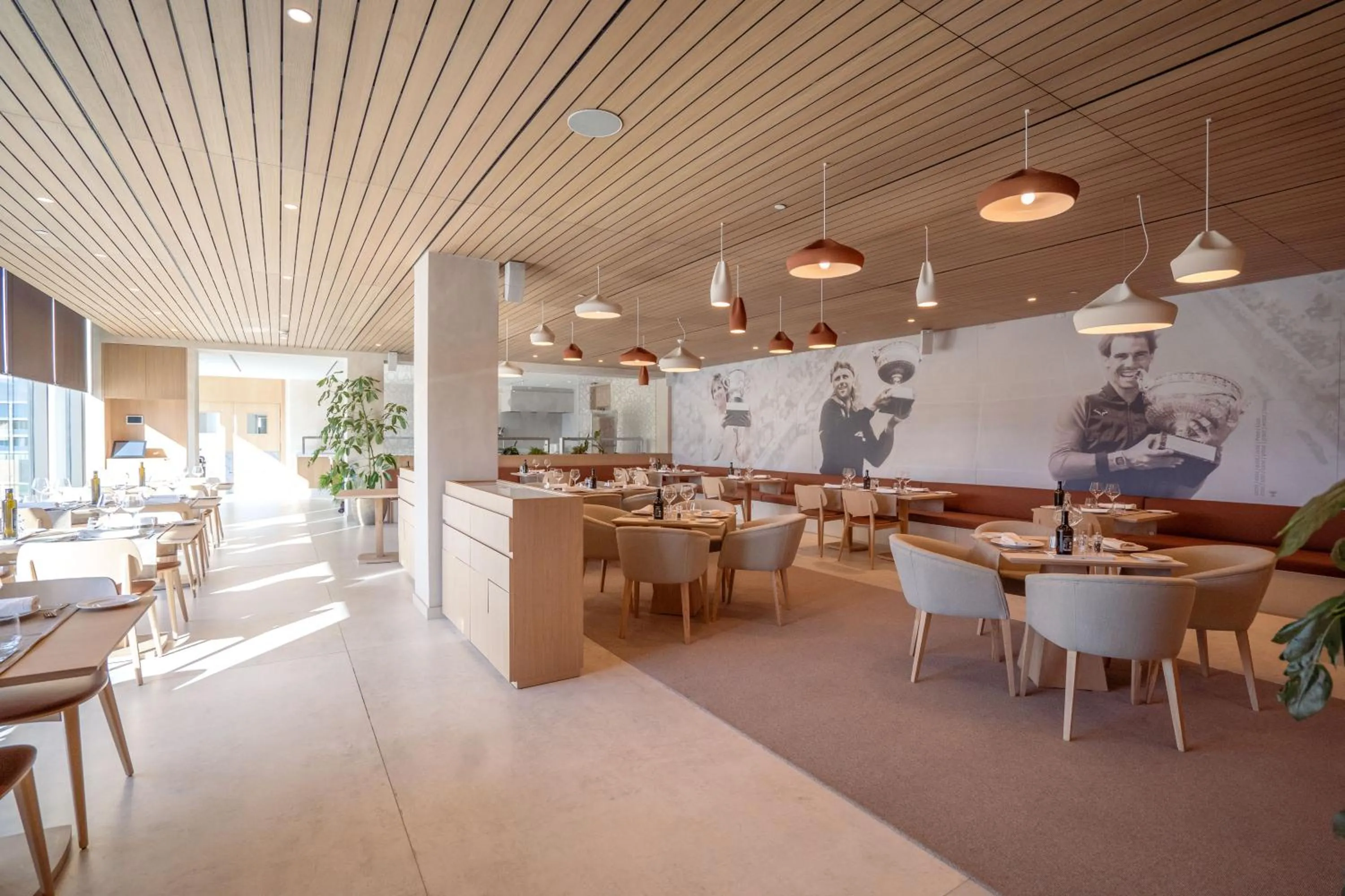 Restaurant/places to eat in Rafa Nadal Residence