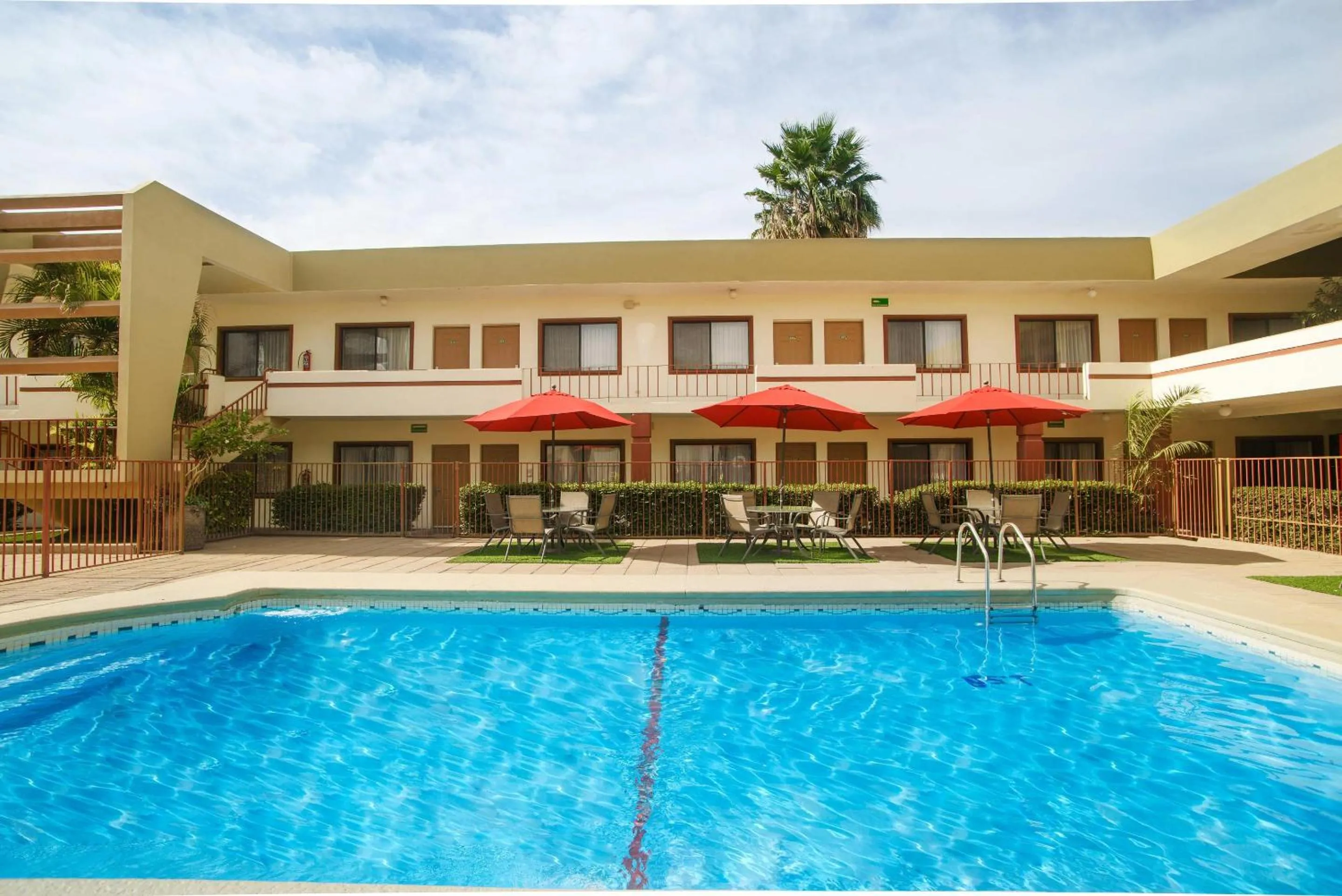 Swimming pool in Quality Inn Ciudad Obregon