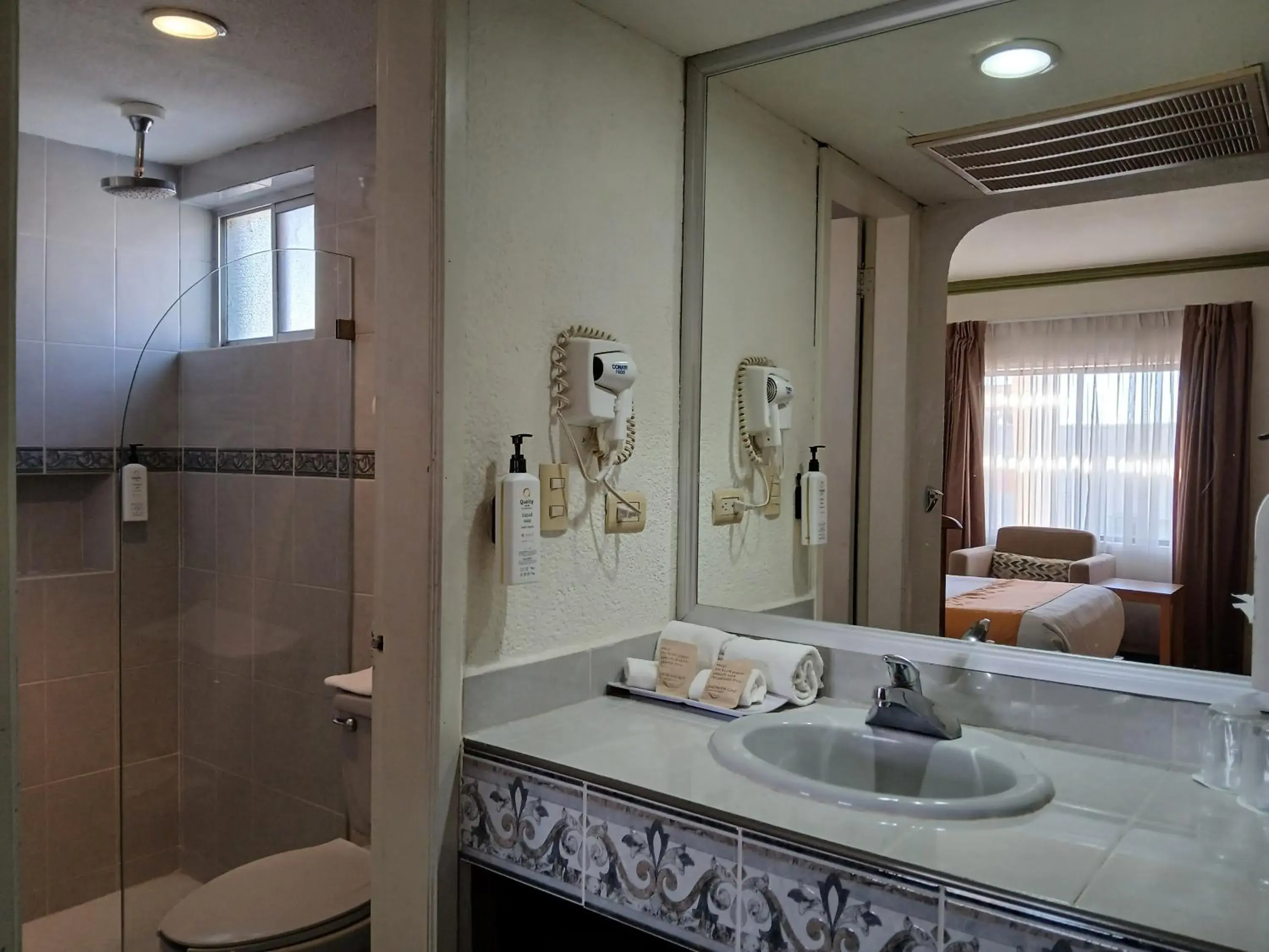 Property building in Quality Inn Ciudad Obregon Property building in Quality Inn Ciudad Obregon