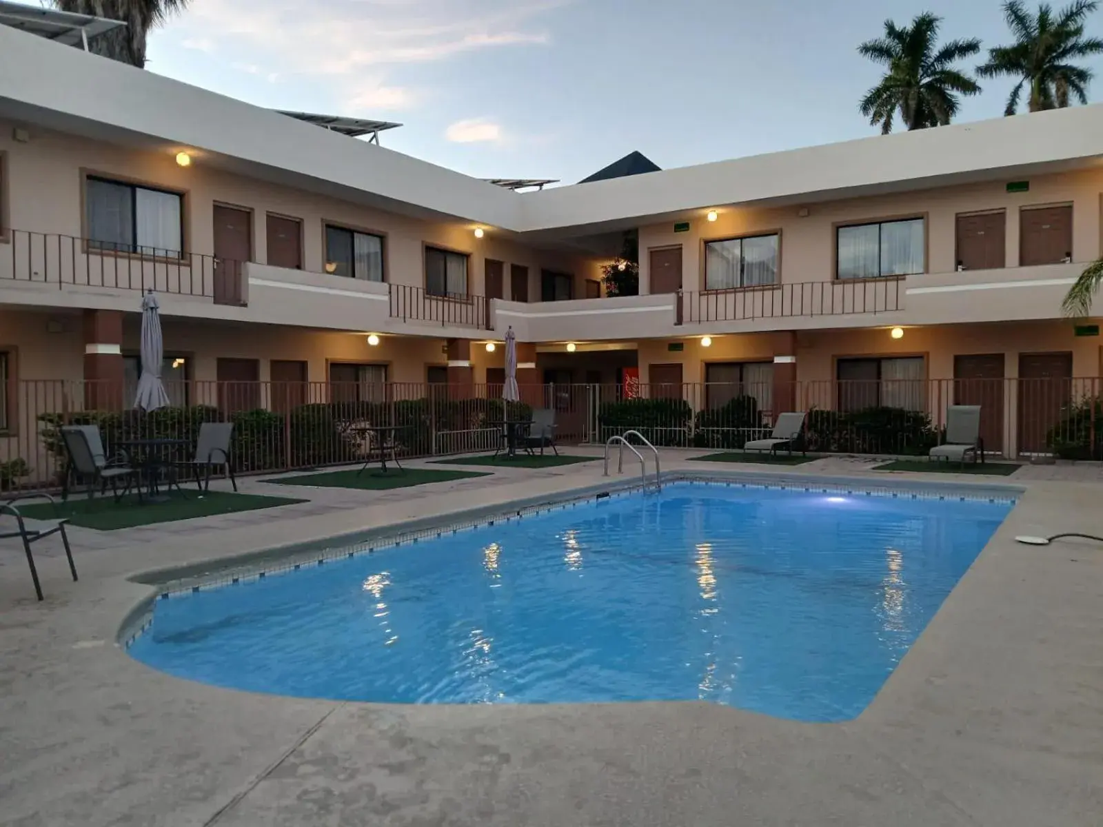 Pool view in Quality Inn Ciudad Obregon Pool view in Quality Inn Ciudad Obregon
