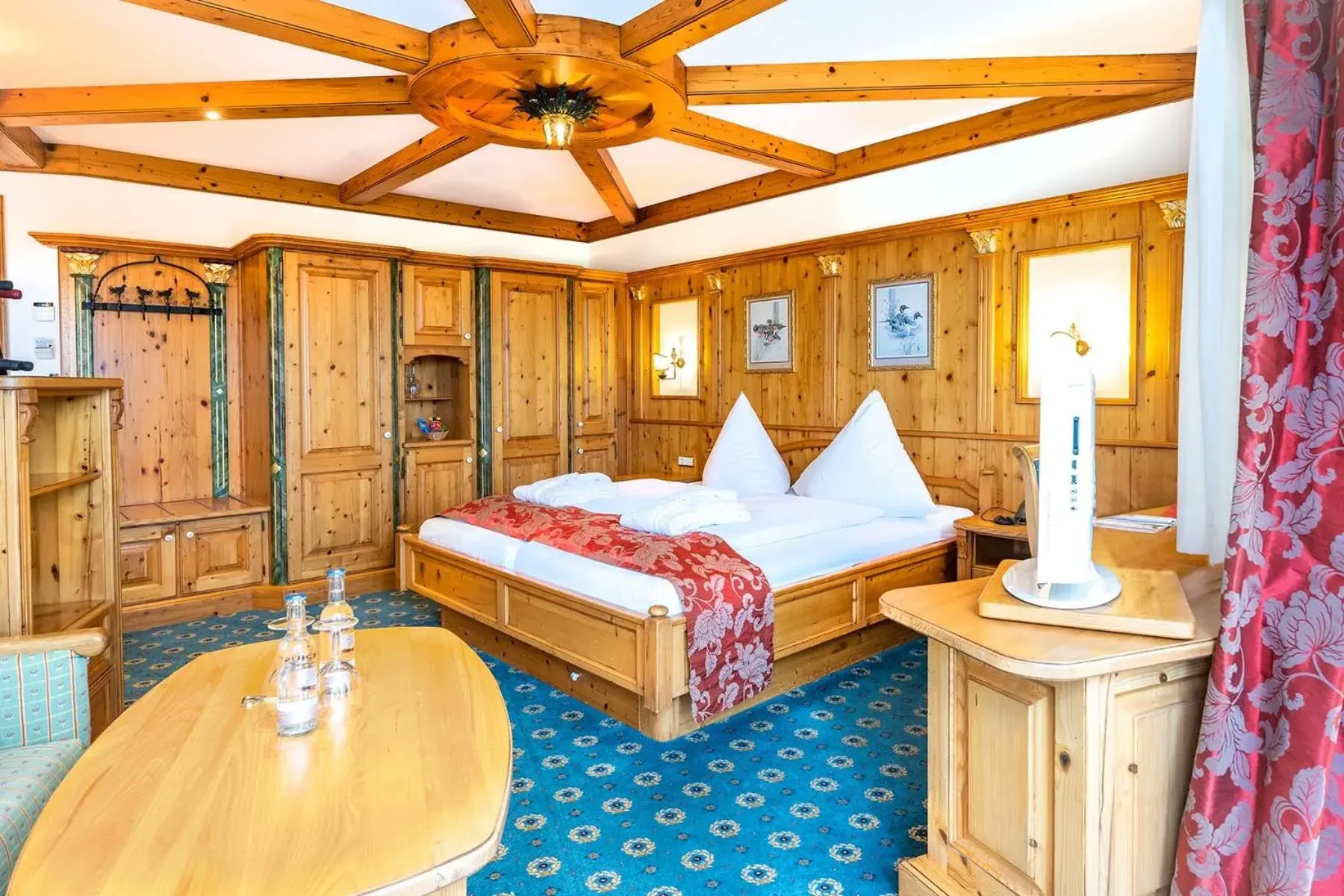 Photo of the whole room, Bed in Schloss Hotel Holzrichter Photo of the whole room, Bed in Schloss Hotel Holzrichter