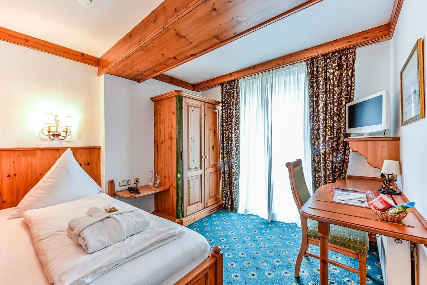 Photo of the whole room, Bed in Schloss Hotel Holzrichter Photo of the whole room, Bed in Schloss Hotel Holzrichter