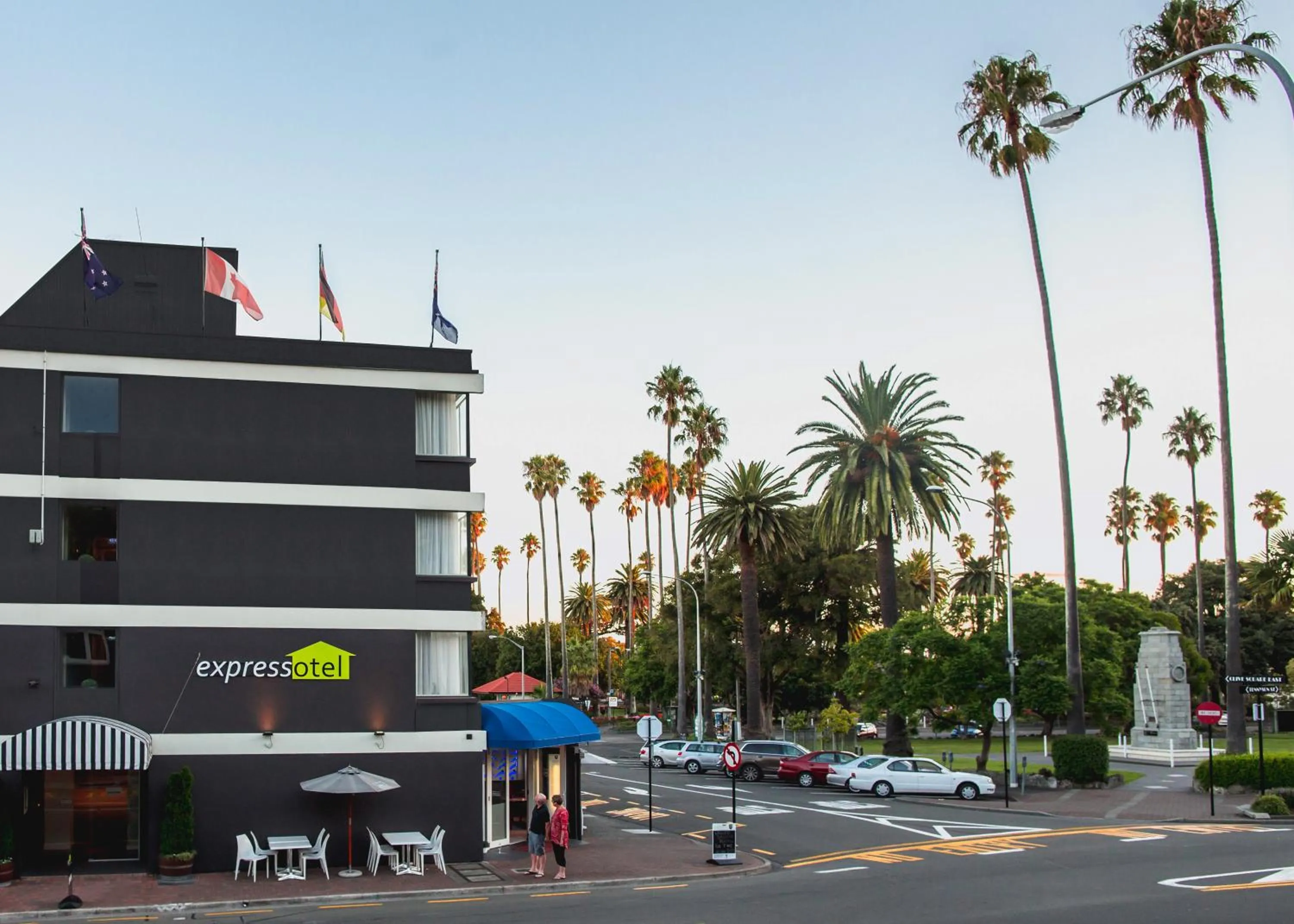 Property building in expressotel