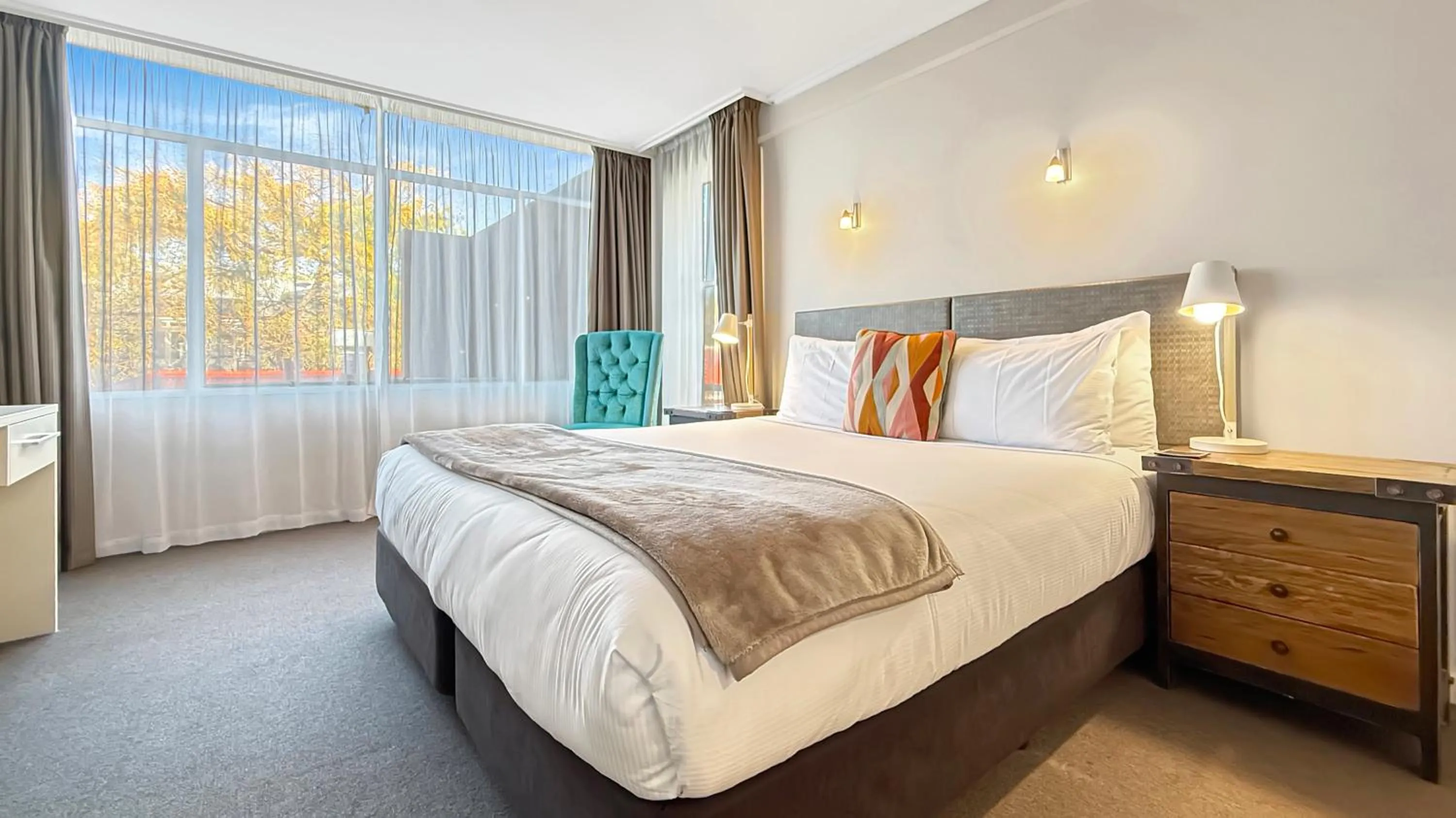 Bedroom, Bed in expressotel