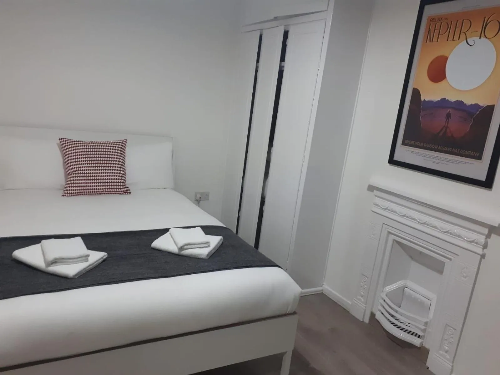 Bedroom, Bed in Marble Apartments Broadway Two