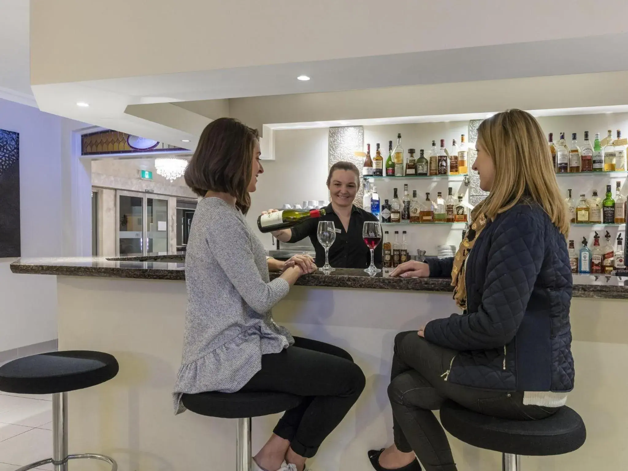 Lounge or bar in Mercure Wagga Wagga Lounge or bar in Mercure Wagga Wagga
