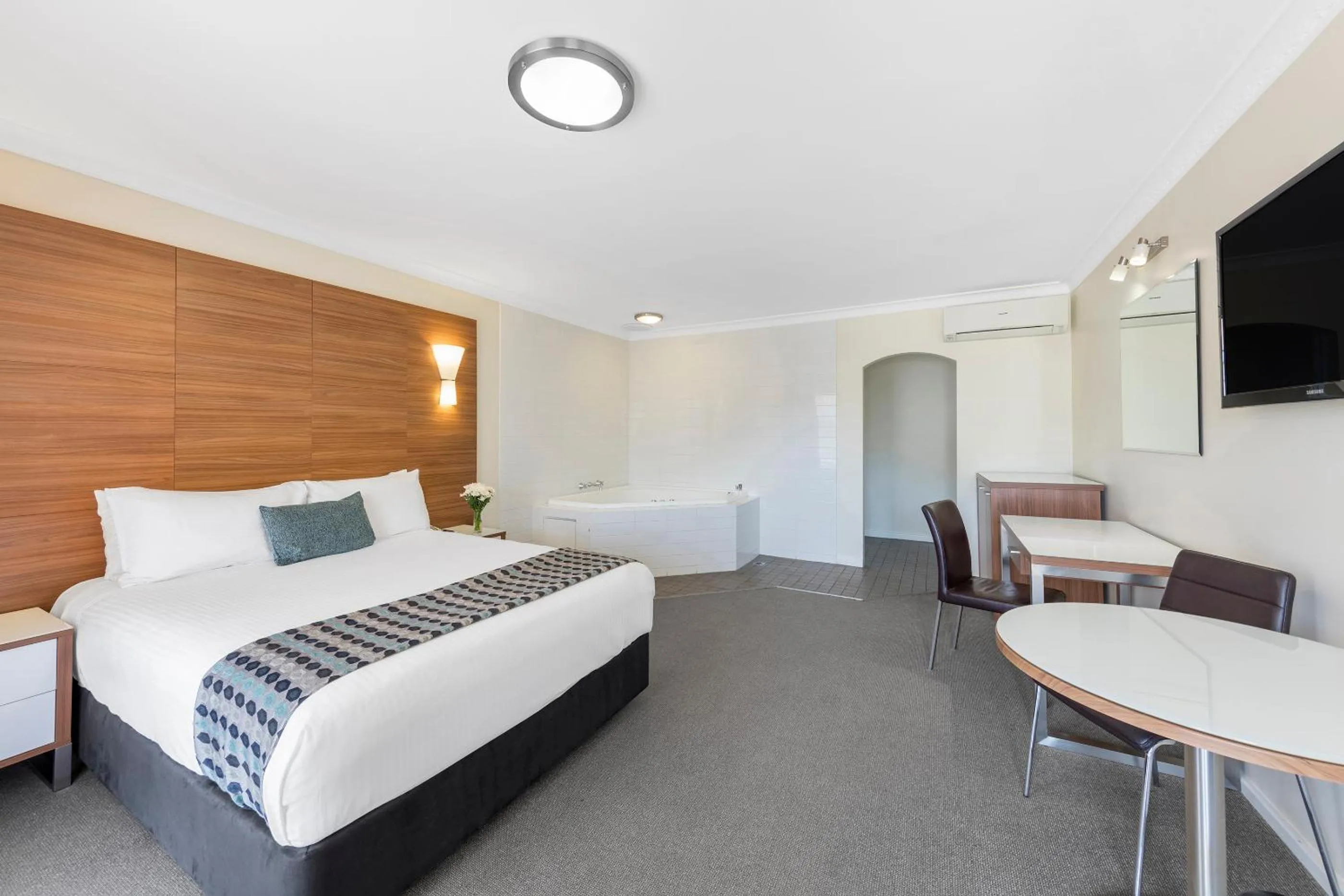 Bedroom, Bed in Mercure Wagga Wagga