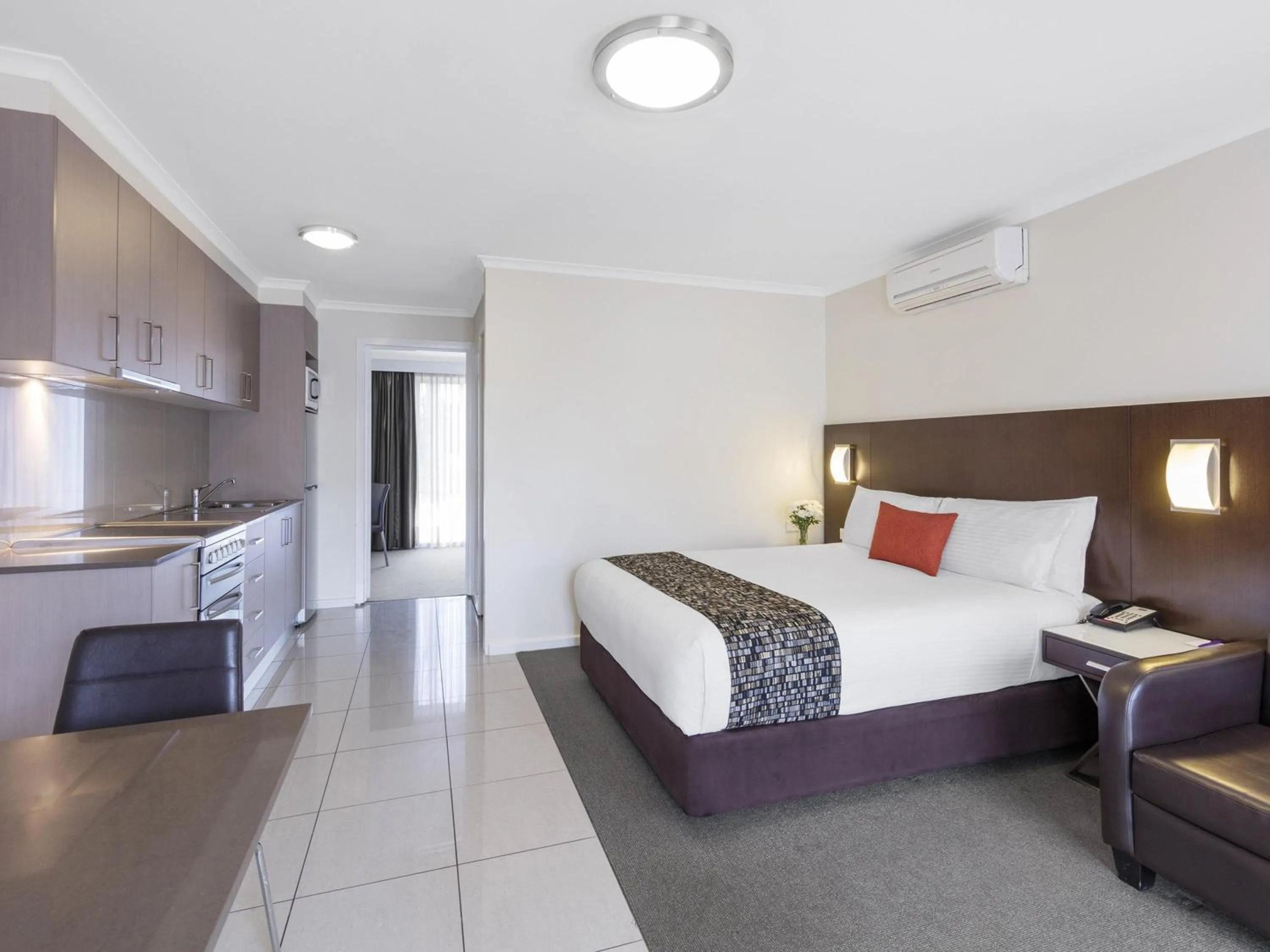 Bedroom, Bed in Mercure Wagga Wagga