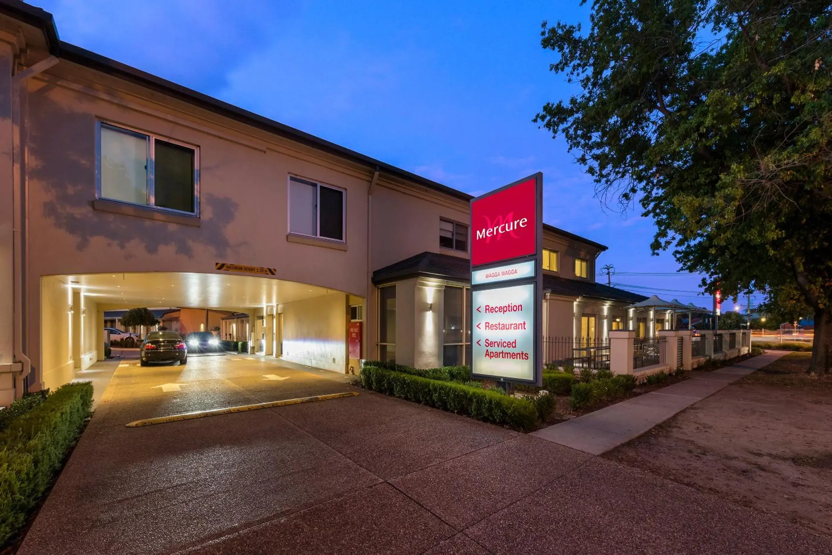 Facade/entrance in Mercure Wagga Wagga Facade/entrance in Mercure Wagga Wagga
