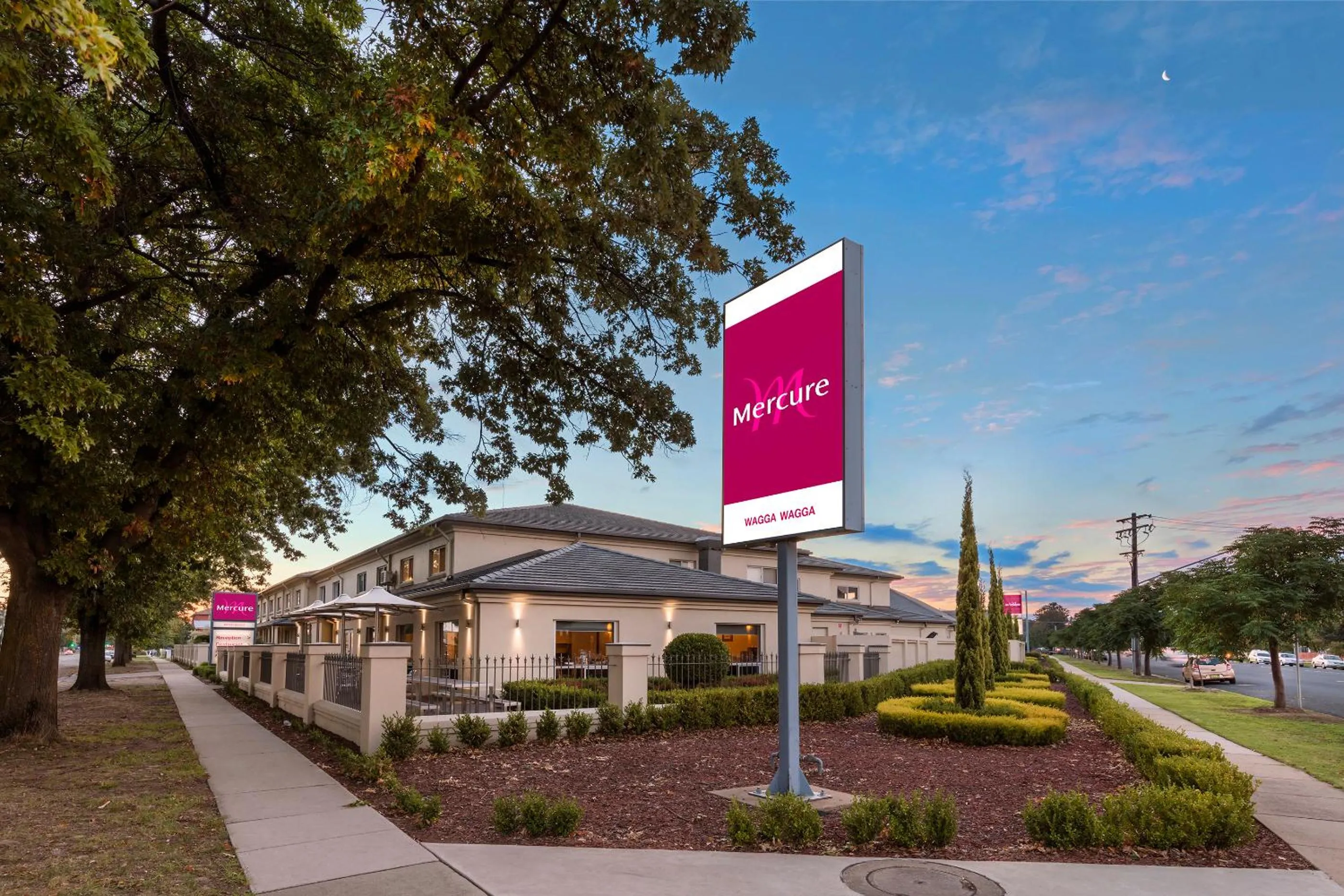 Facade/entrance in Mercure Wagga Wagga