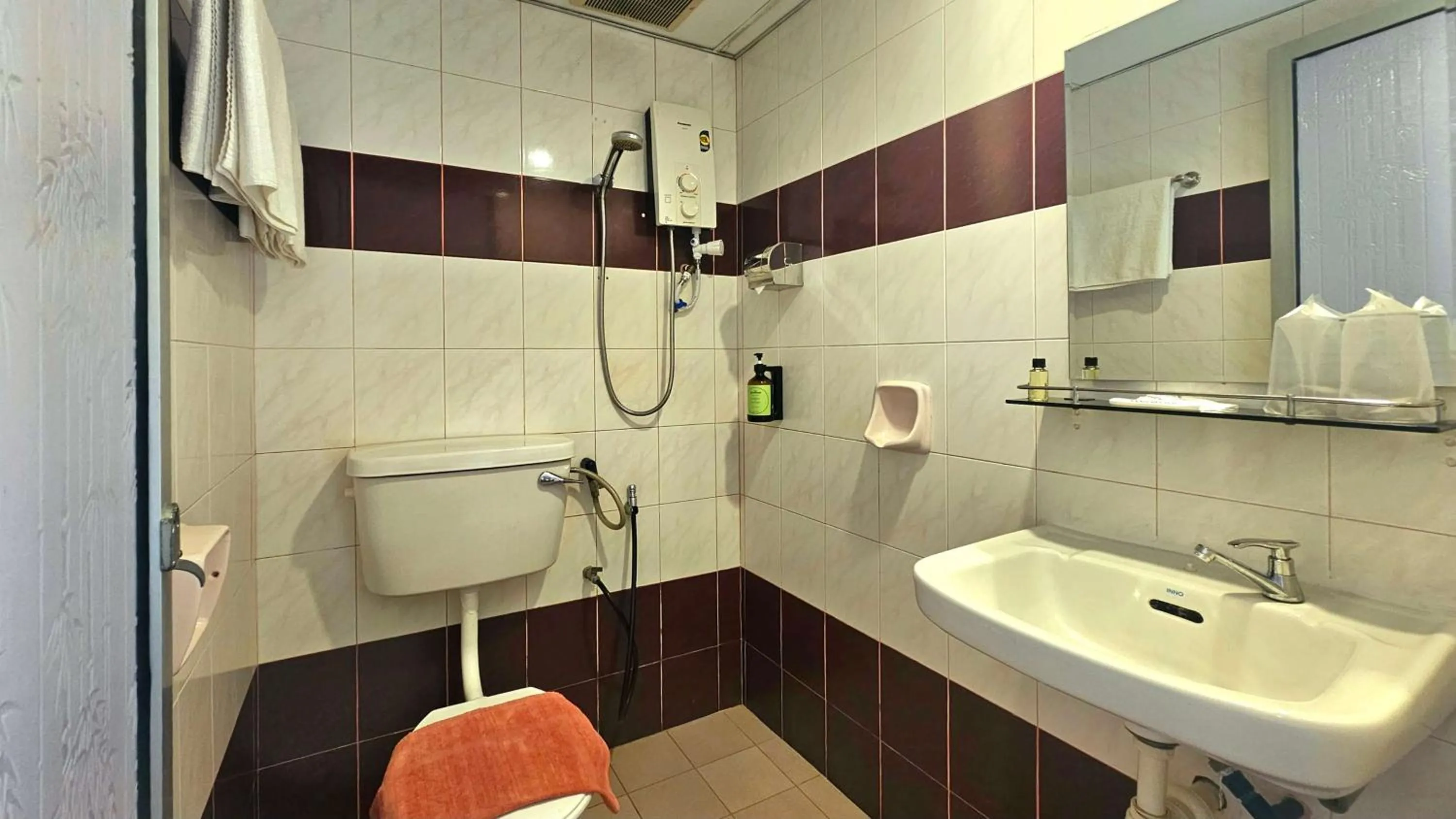 Bathroom in Hotel 22 Gurney, Penang