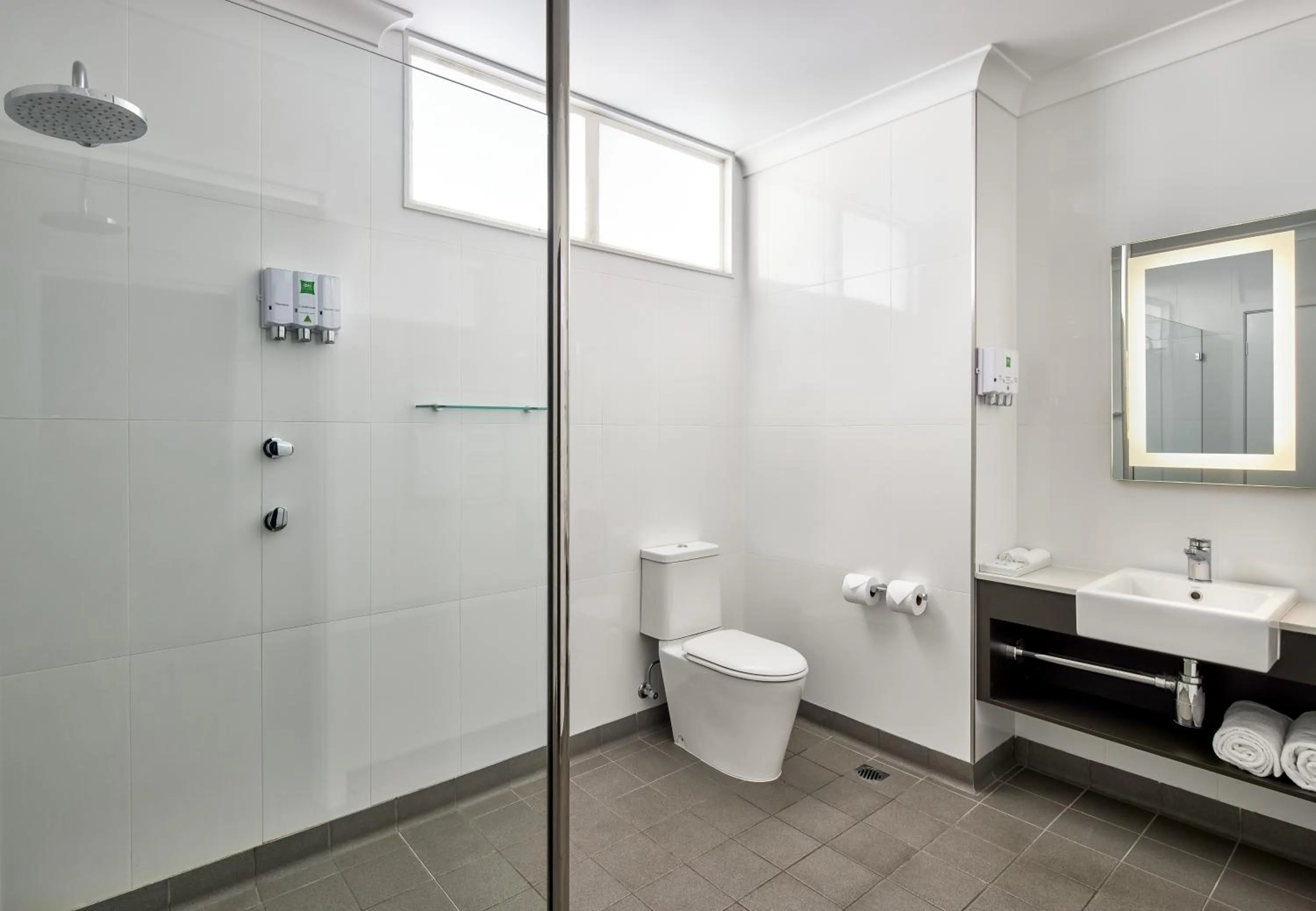 Bathroom in ibis Styles Tamworth