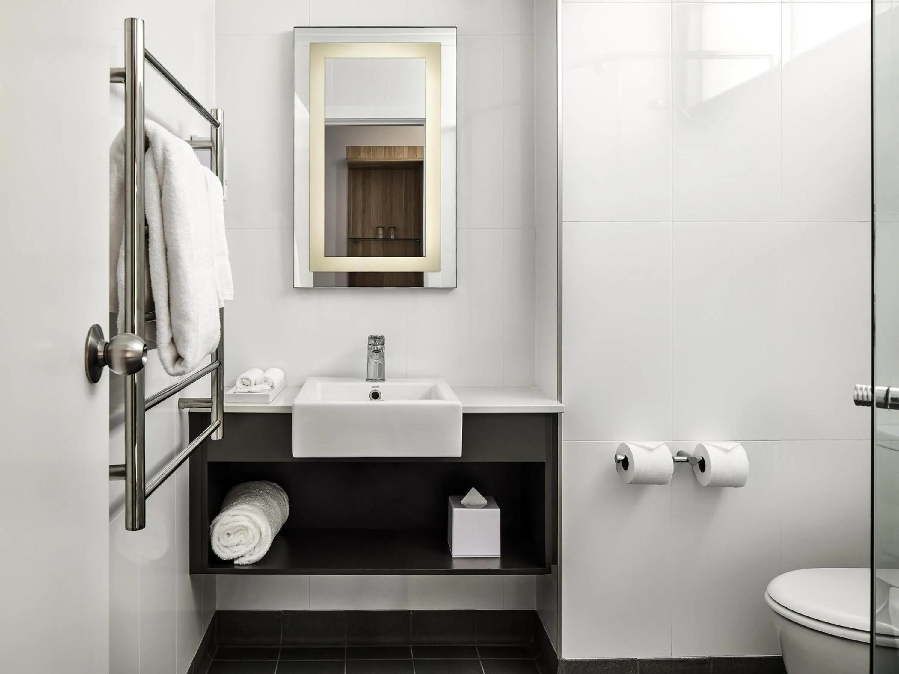 Bedroom in ibis Styles Tamworth