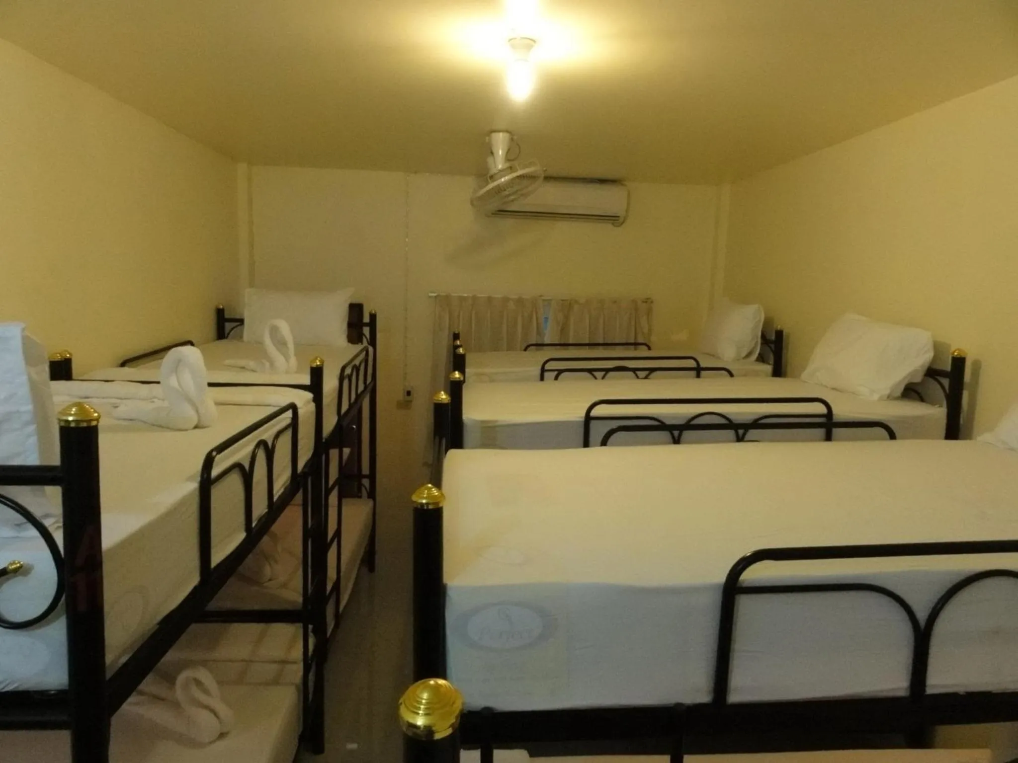 Bed in Seventeen Hostel