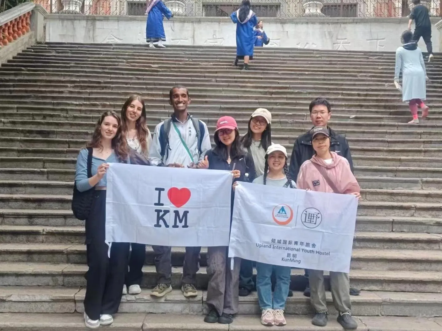 Property building in Kunming Upland International Youth Hostel near the city center ,2 mins walk to the subway, 2 mins walk to the Green Lake, Close to Yuan tong Temple, Old street, Yunnan University, English-speaking service convenient payment and visa cards are accepted