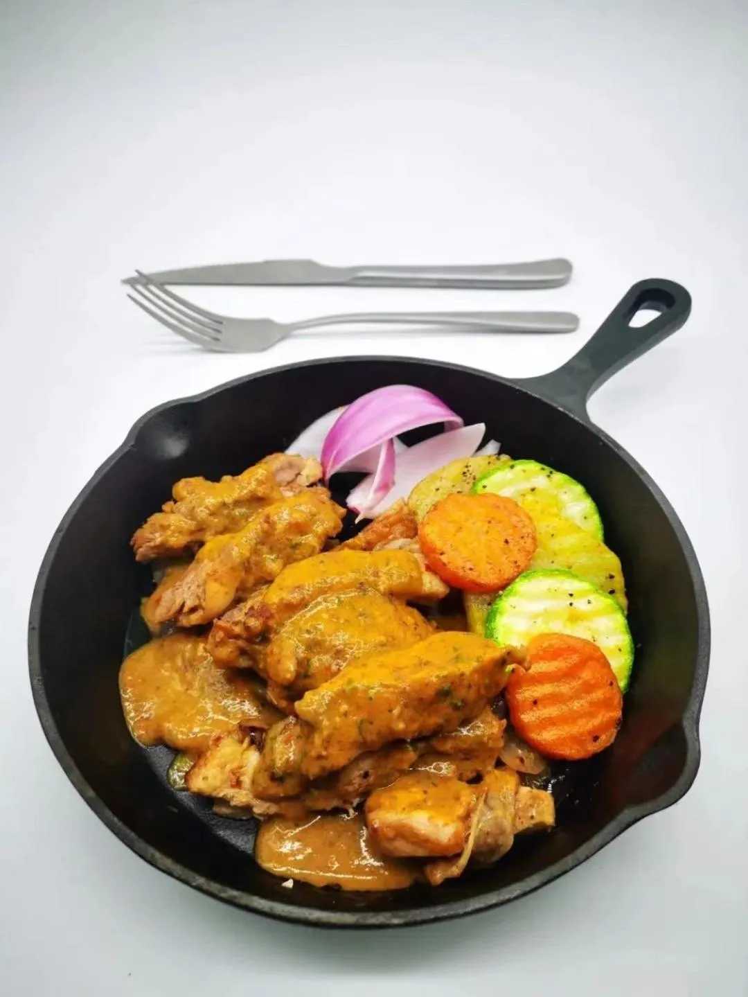 Restaurant/places to eat in Kunming Upland International Youth Hostel near the city center ,2 mins walk to the subway, 2 mins walk to the Green Lake, Close to Yuan tong Temple, Old street, Yunnan University, English-speaking service convenient payment and visa cards are accepted