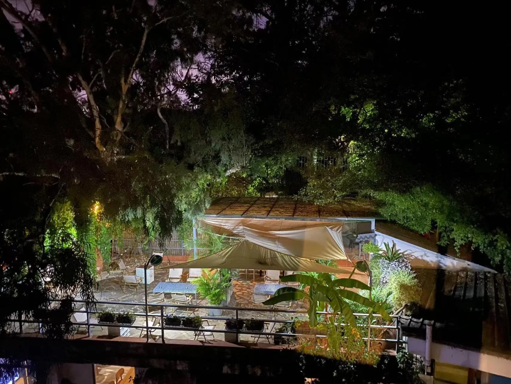 Lounge or bar in Kunming Upland International Youth Hostel near the city center ,2 mins walk to the subway, 2 mins walk to the Green Lake, Close to Yuan tong Temple, Old street, Yunnan University, English-speaking service convenient payment and visa cards are accepted