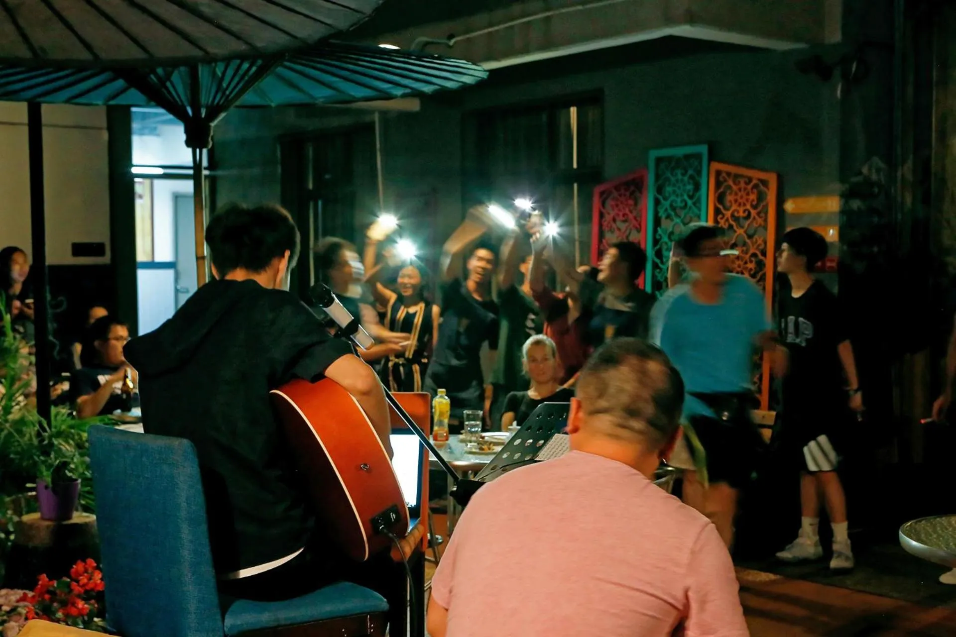 Restaurant/places to eat in Kunming Upland International Youth Hostel near the city center ,2 mins walk to the subway, 2 mins walk to the Green Lake, Close to Yuan tong Temple, Old street, Yunnan University, English-speaking service convenient payment and visa cards are accepted