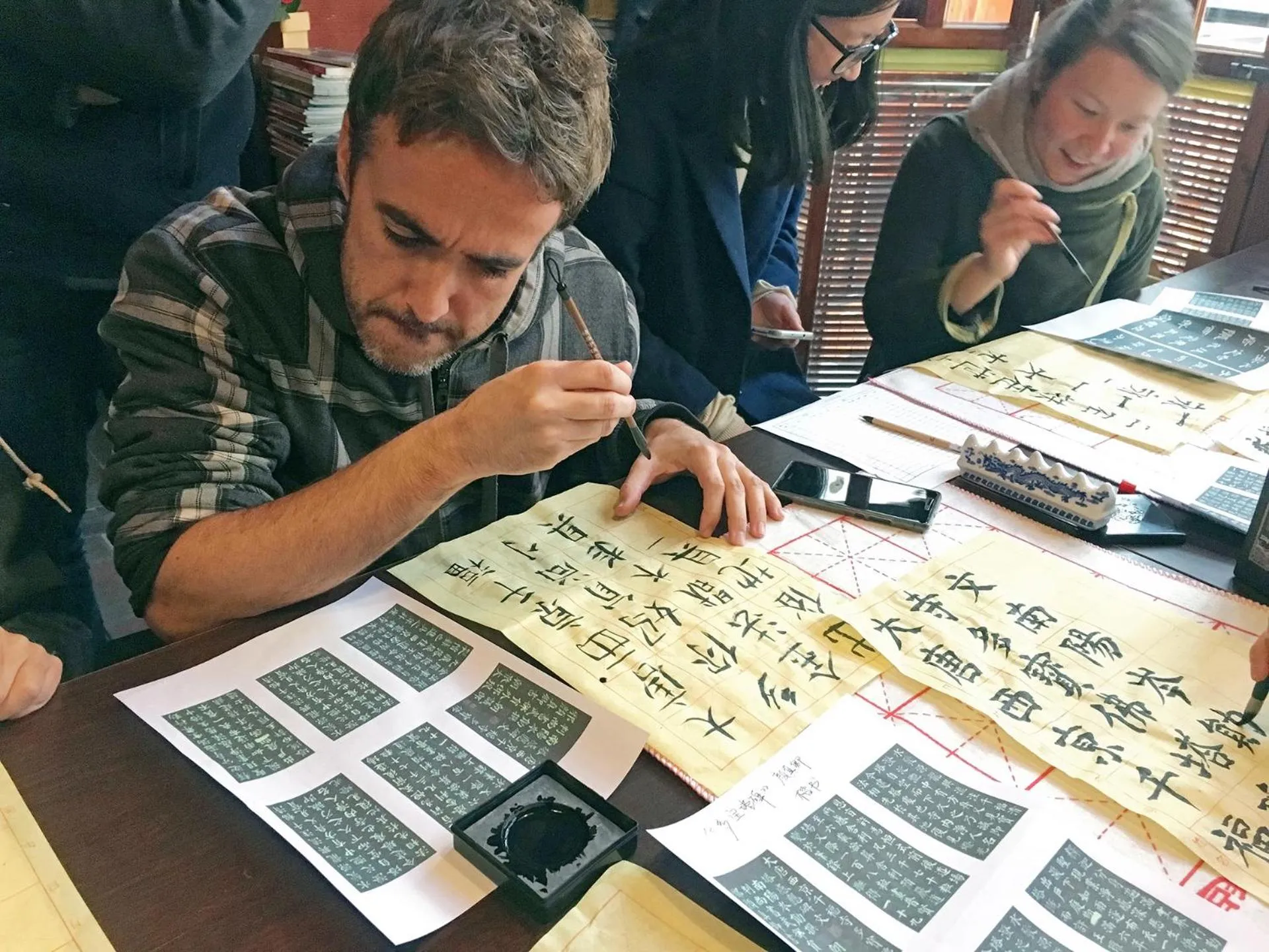 People in Kunming Upland International Youth Hostel near the city center ,2 mins walk to the subway, 2 mins walk to the Green Lake, Close to Yuan tong Temple, Old street, Yunnan University, English-speaking service convenient payment and visa cards are accepted