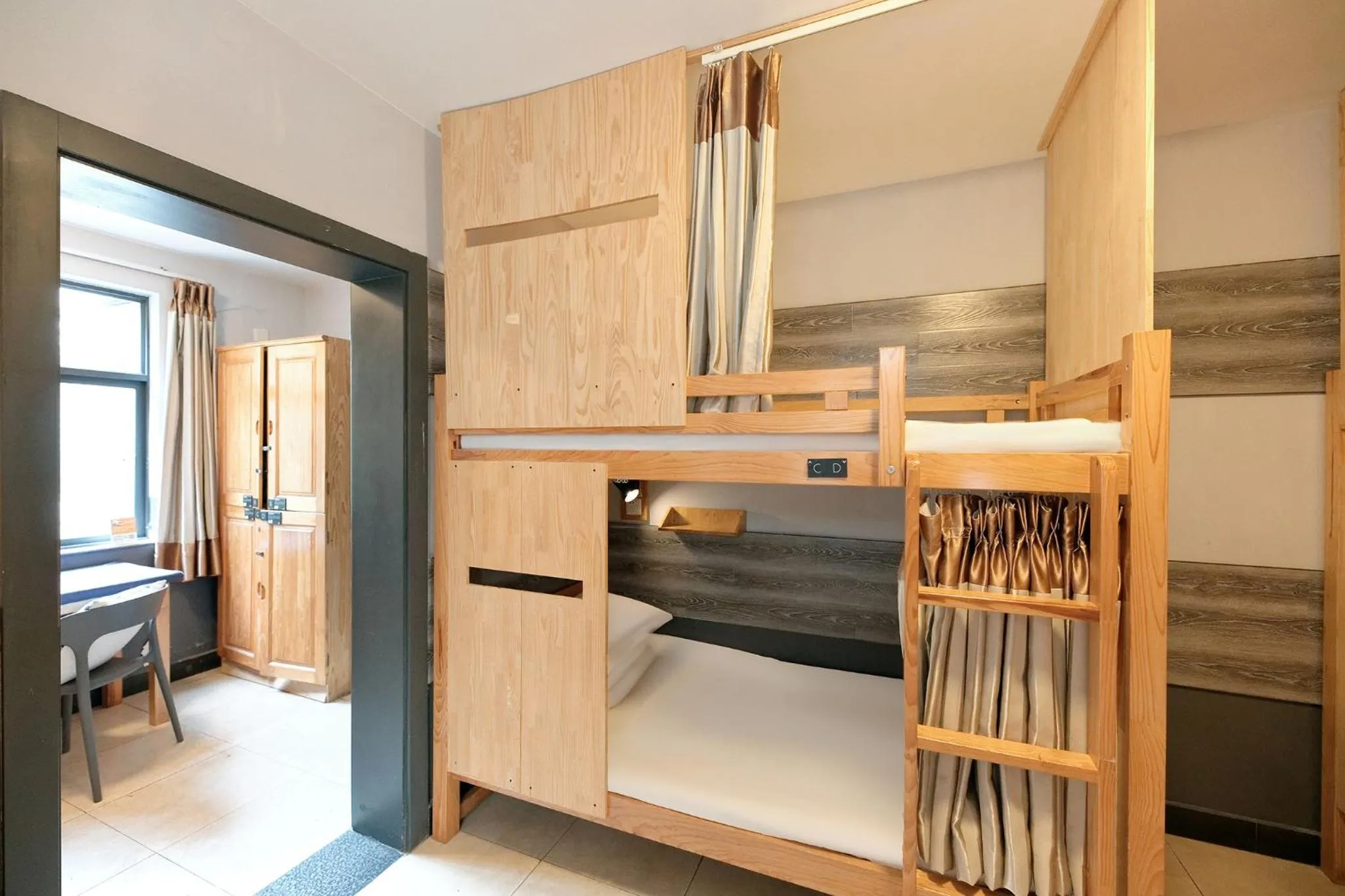 bunk bed, Bed in Kunming Upland International Youth Hostel near the city center ,2 mins walk to the subway, 2 mins walk to the Green Lake, Close to Yuan tong Temple, Old street, Yunnan University, English-speaking service convenient payment and visa cards are accepted