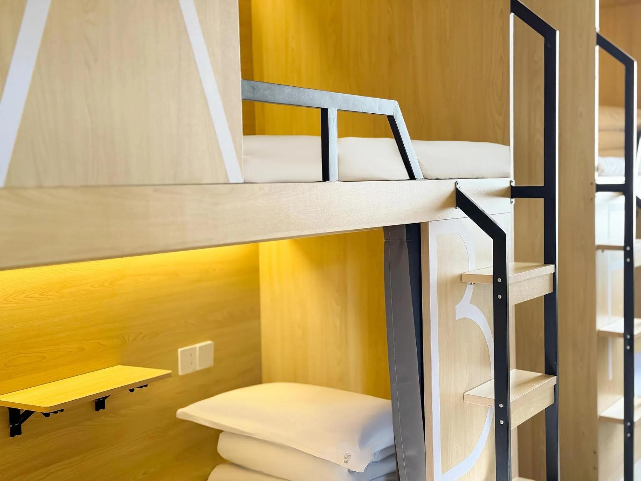 bunk bed in The Cloudland International Youth Hostel Close to the city center,15 min walks to the subway, Close to the night market, old street, green lake, English-speaking service, free Activity convenient payment and visa cards are accepted