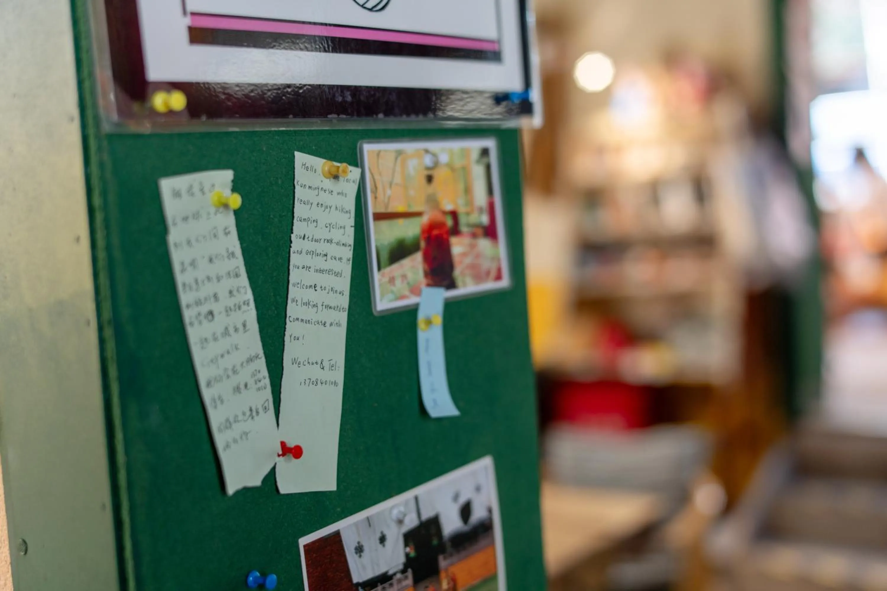 Restaurant/places to eat in The Cloudland International Youth Hostel Close to the city center,15 min walks to the subway, Close to the night market, old street, green lake, English-speaking service, free Activity convenient payment and visa cards are accepted