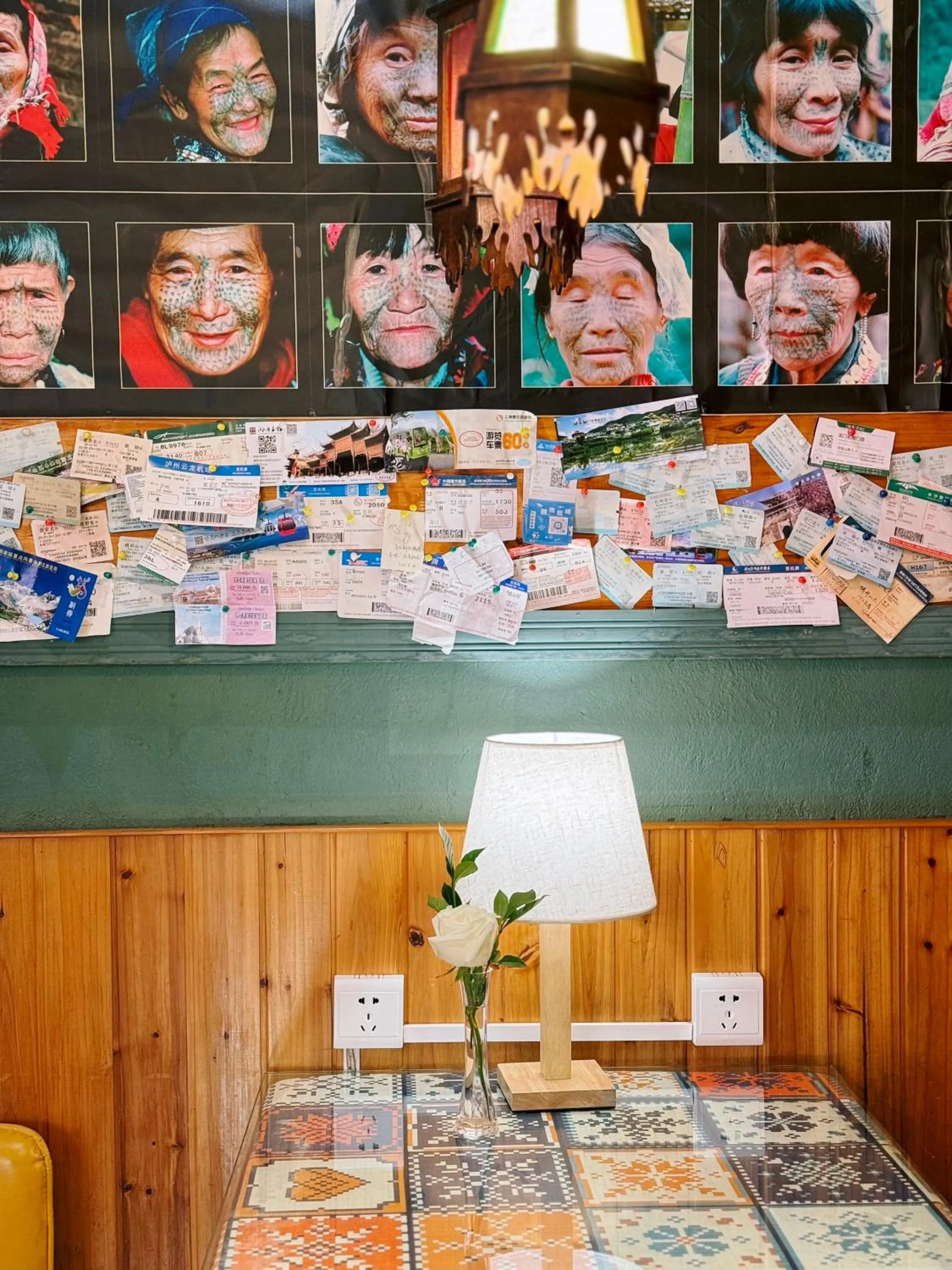 Restaurant/places to eat in The Cloudland International Youth Hostel Close to the city center,15 min walks to the subway, Close to the night market, old street, green lake, English-speaking service, free Activity convenient payment and visa cards are accepted