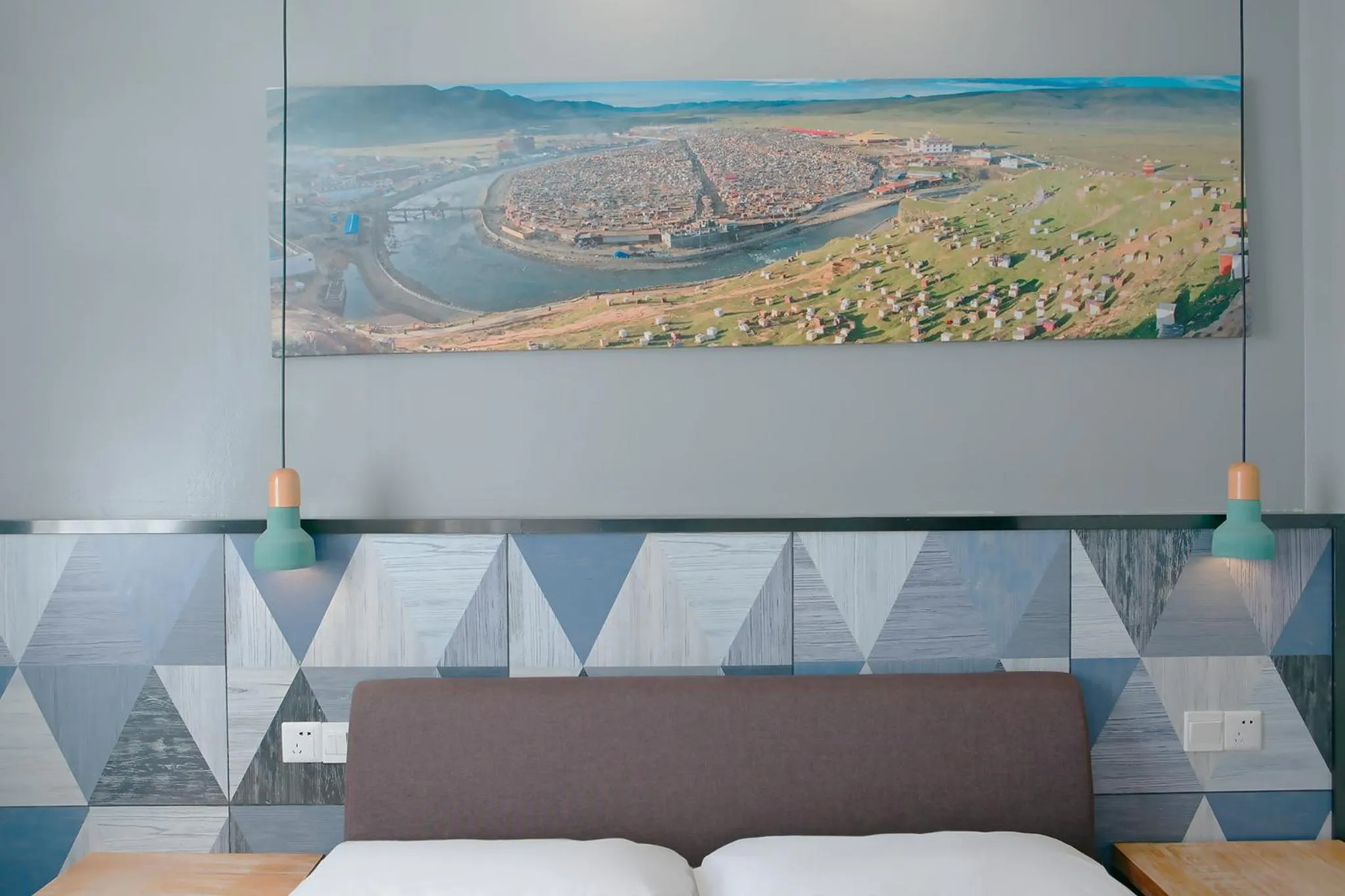 Bed in The Cloudland International Youth Hostel Close to the city center,15 min walks to the subway, Close to the night market, old street, green lake, English-speaking service, free Activity convenient payment and visa cards are accepted