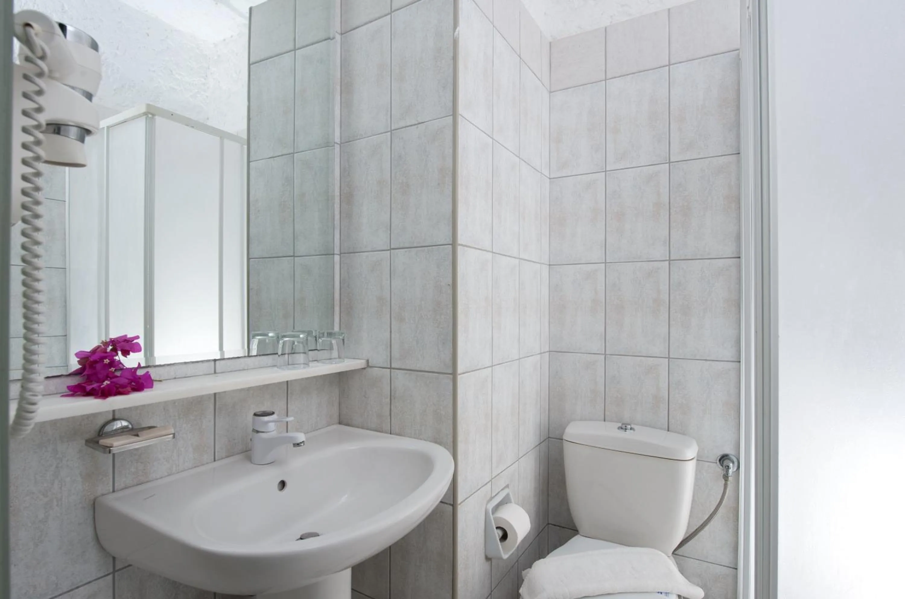 Bathroom in Heronissos Hotel