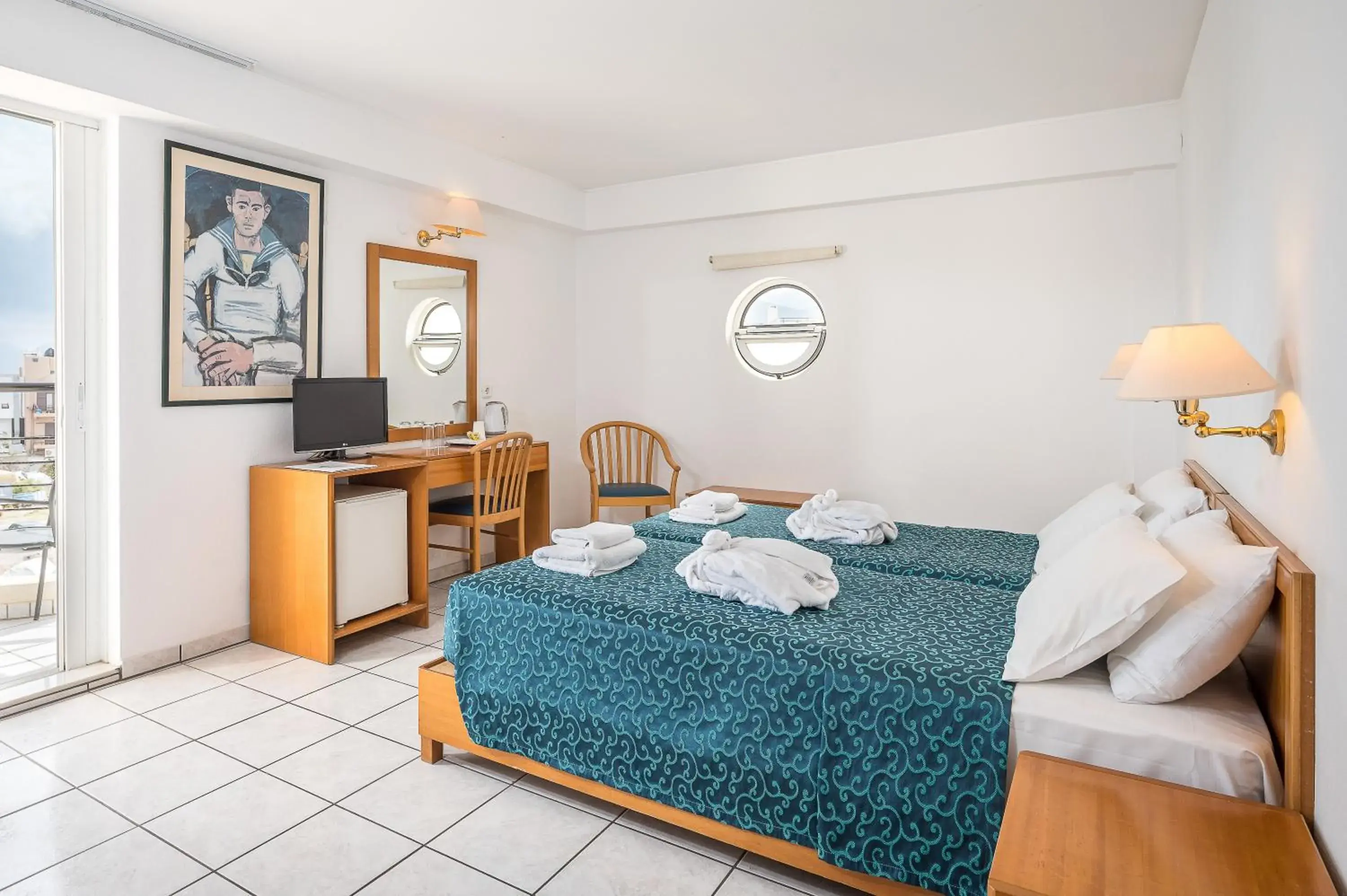 Bed in Heronissos Hotel Bed in Heronissos Hotel