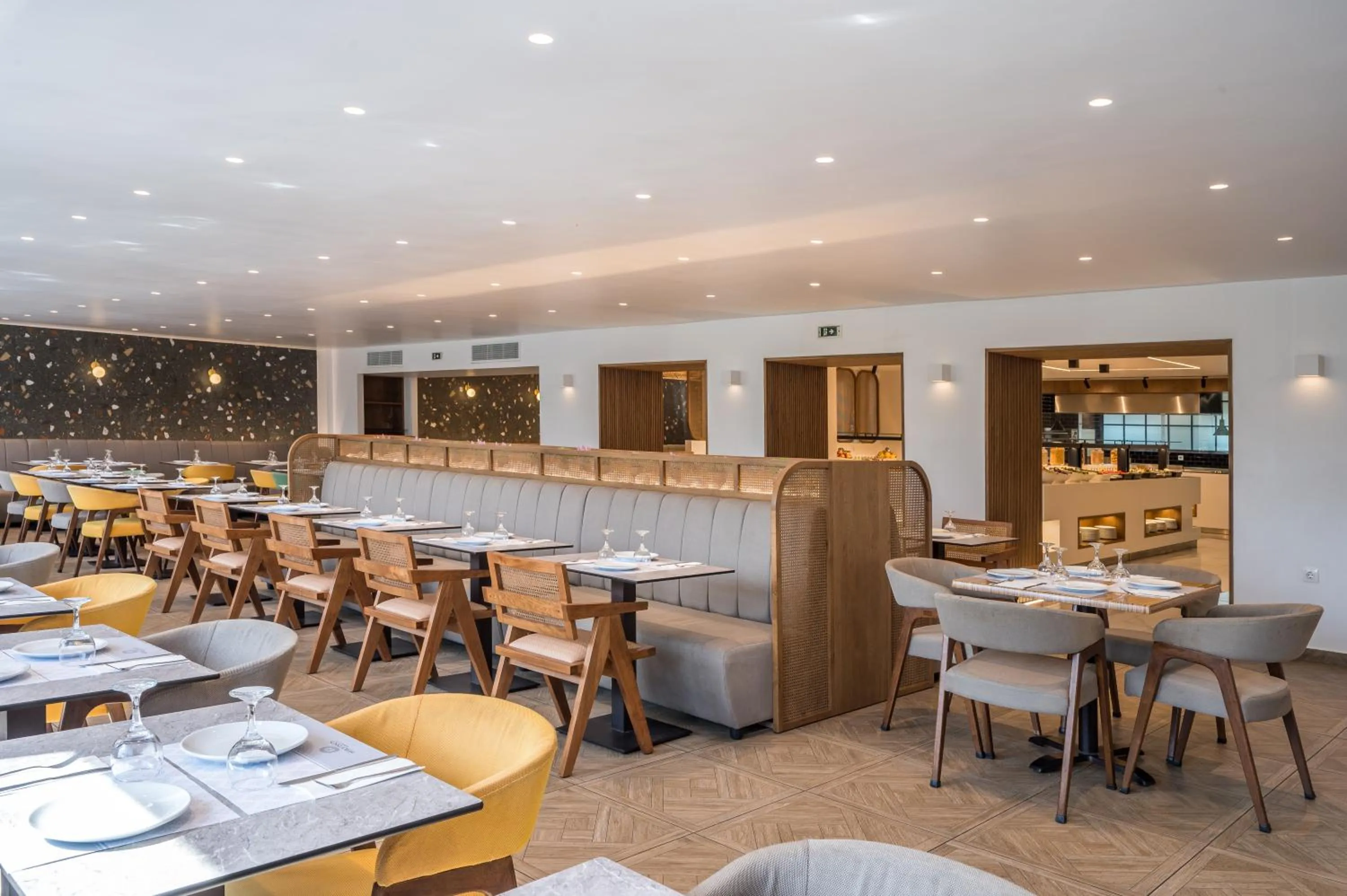 Restaurant/places to eat in Heronissos Hotel