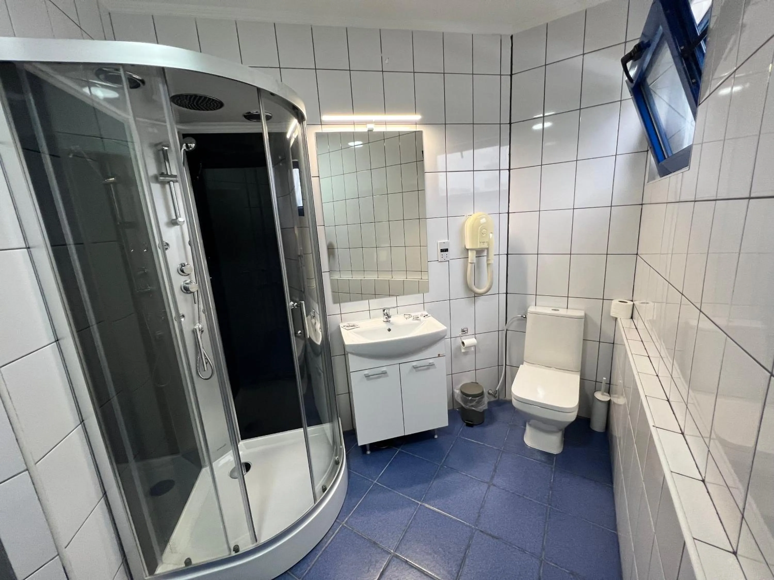 Bathroom in Motel Carmen