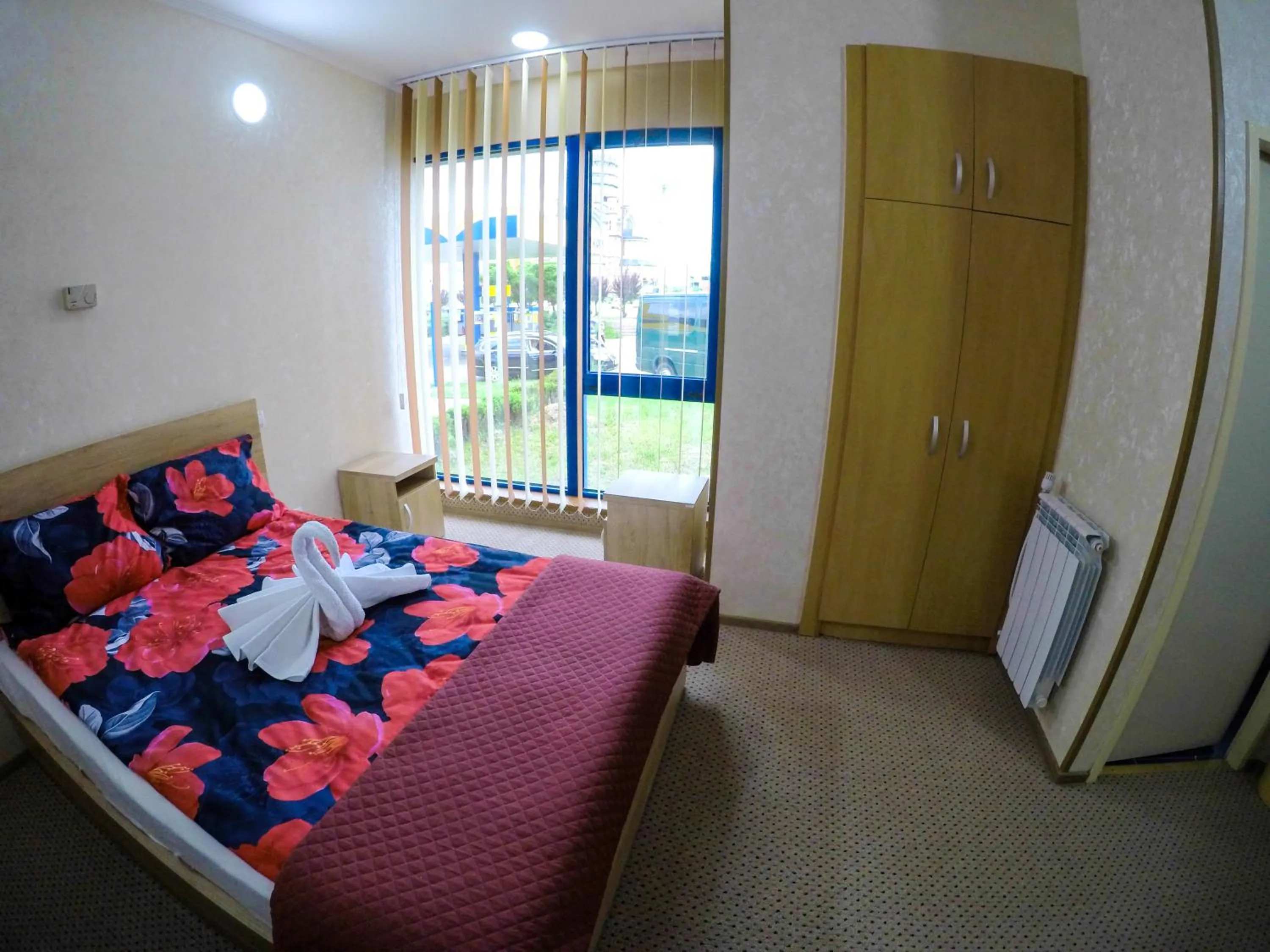 Street view, Bed in Motel Carmen