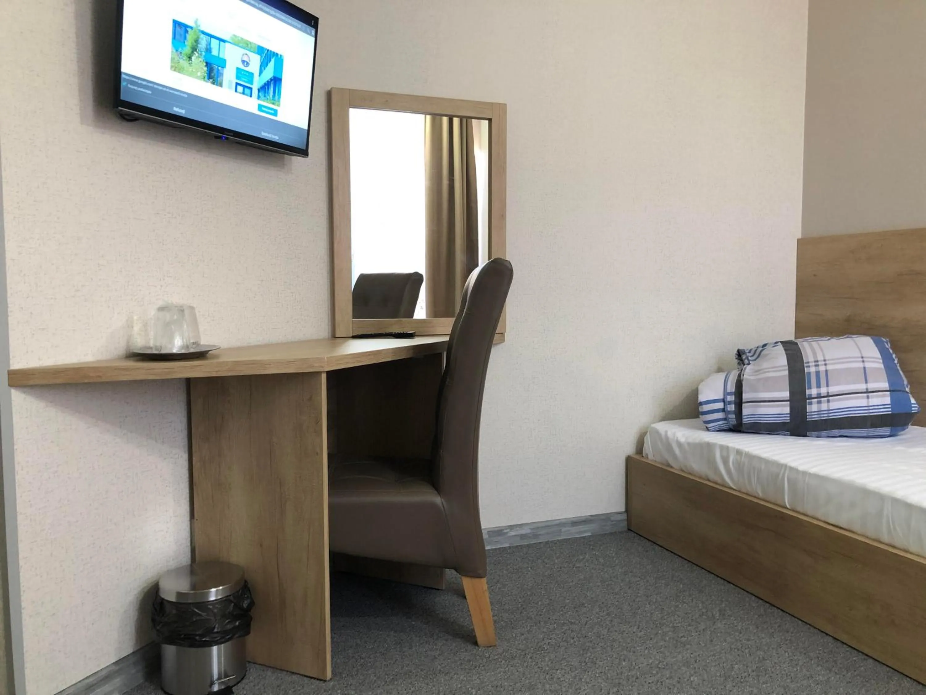 Communal lounge/ TV room, Bed in Motel Carmen