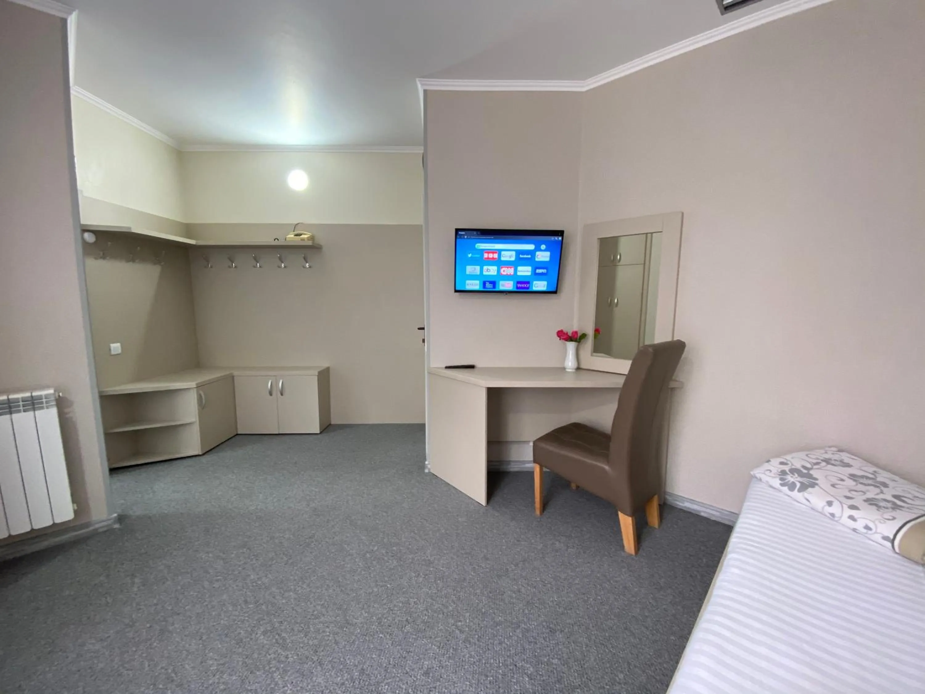 Communal lounge/ TV room in Motel Carmen