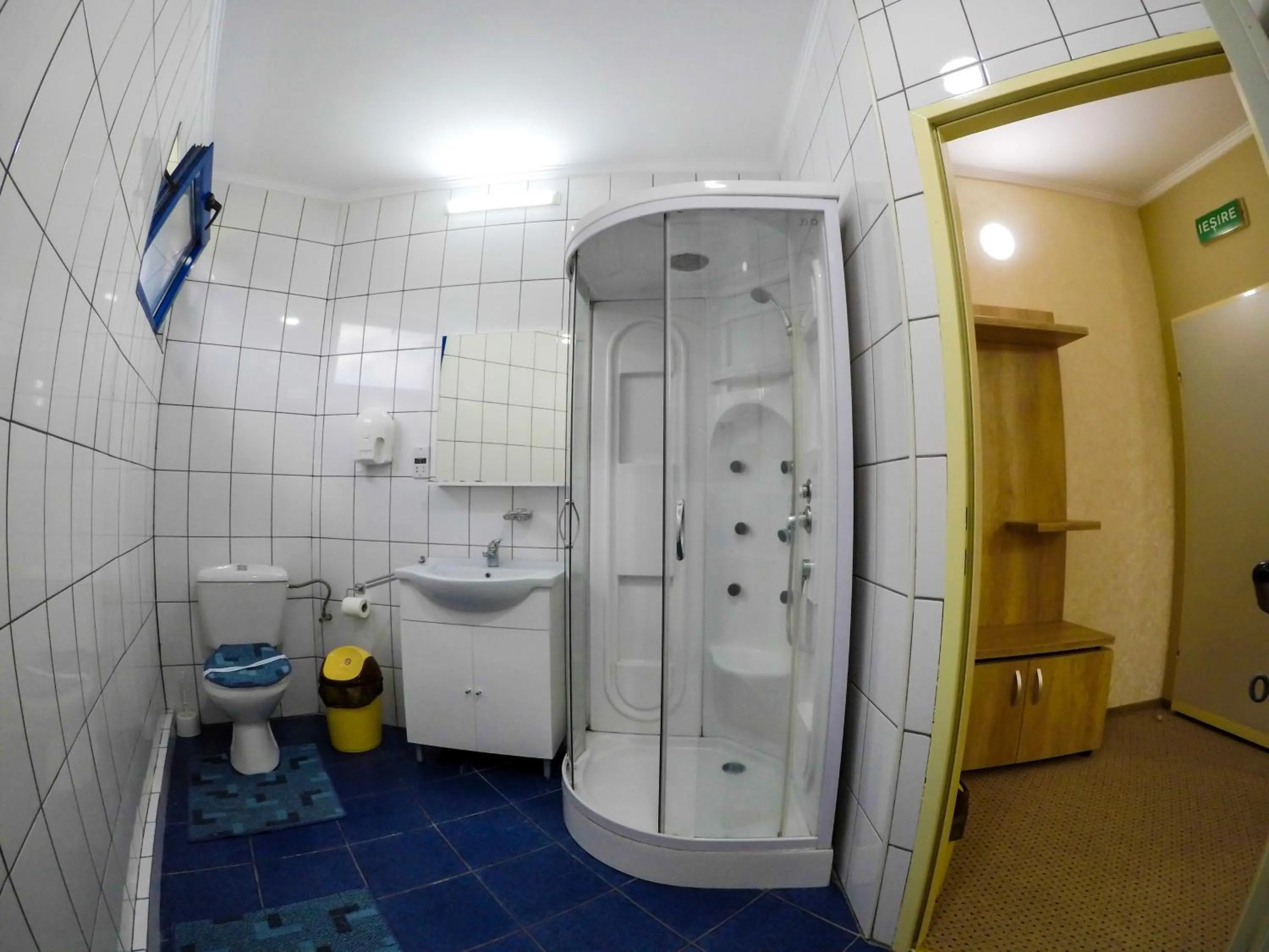 Bathroom in Motel Carmen