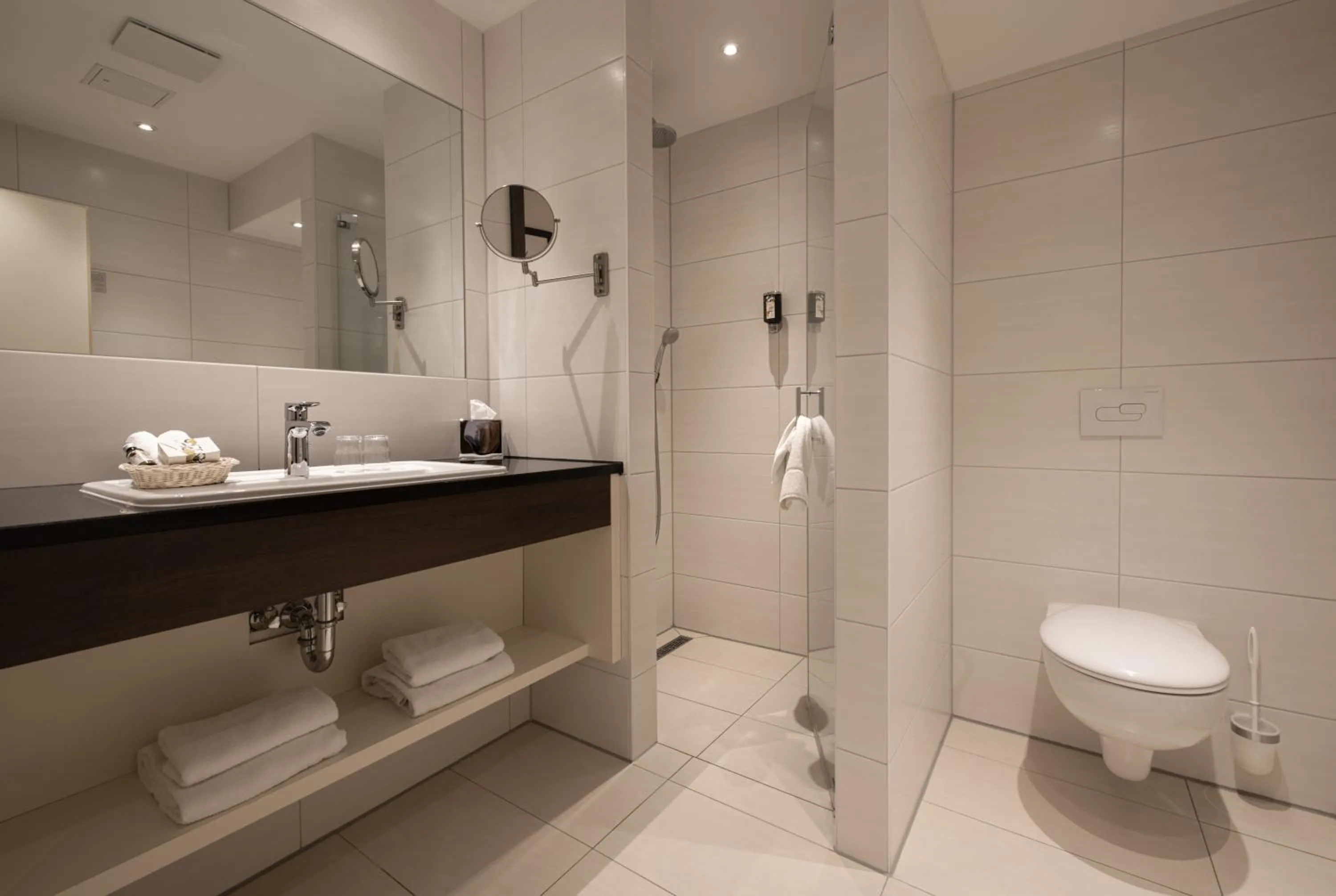Bathroom in Balmer See – Hotel•Golf•Spa