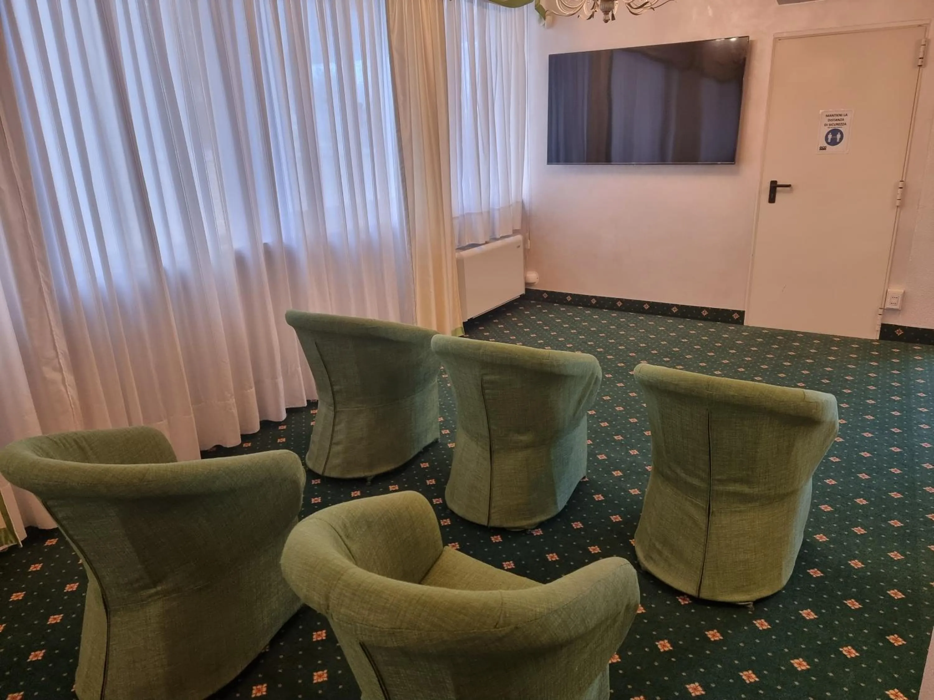 Communal lounge/ TV room in Hotel Solarium