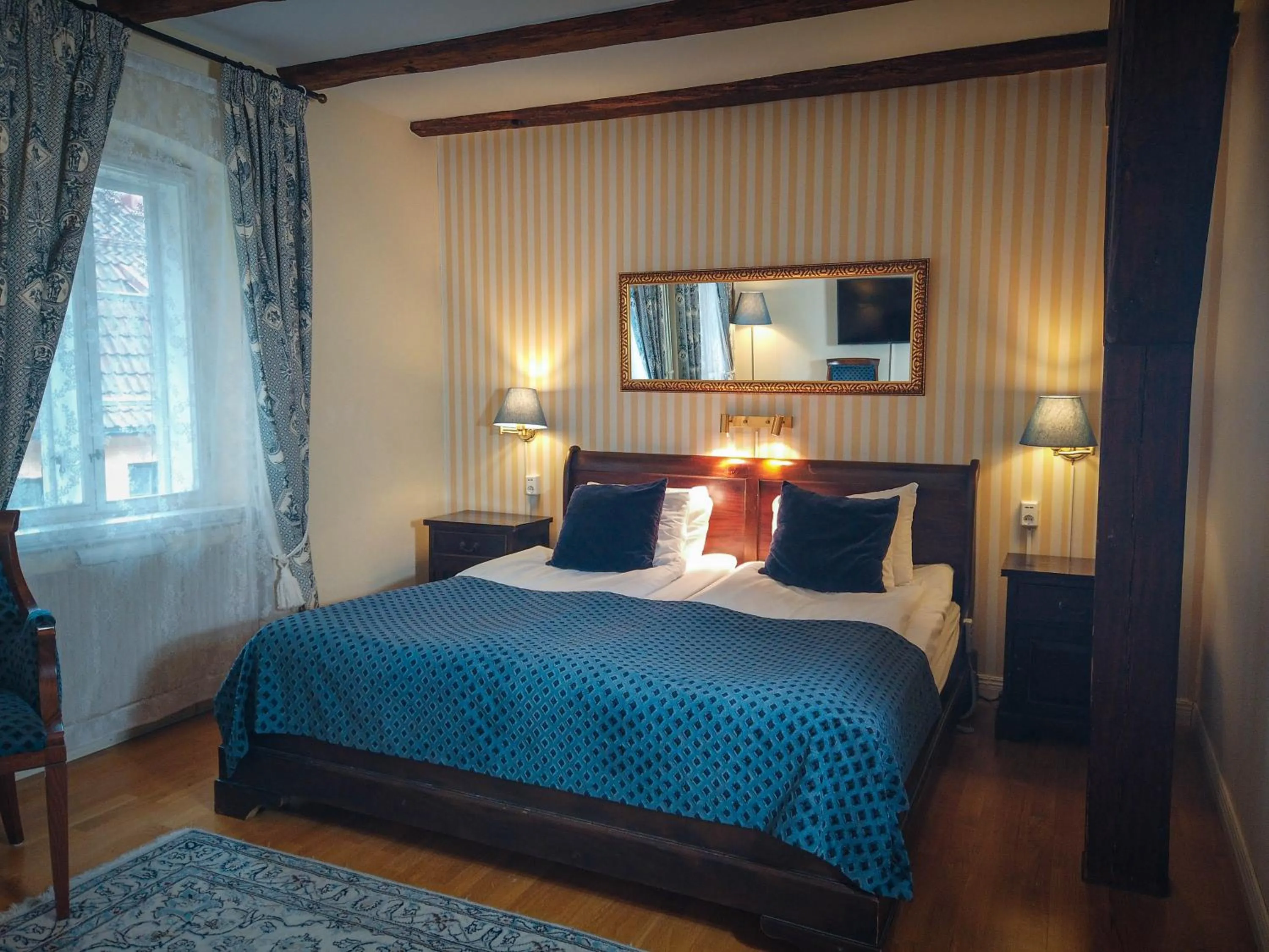 Bed in Mayfair Hotel Tunneln