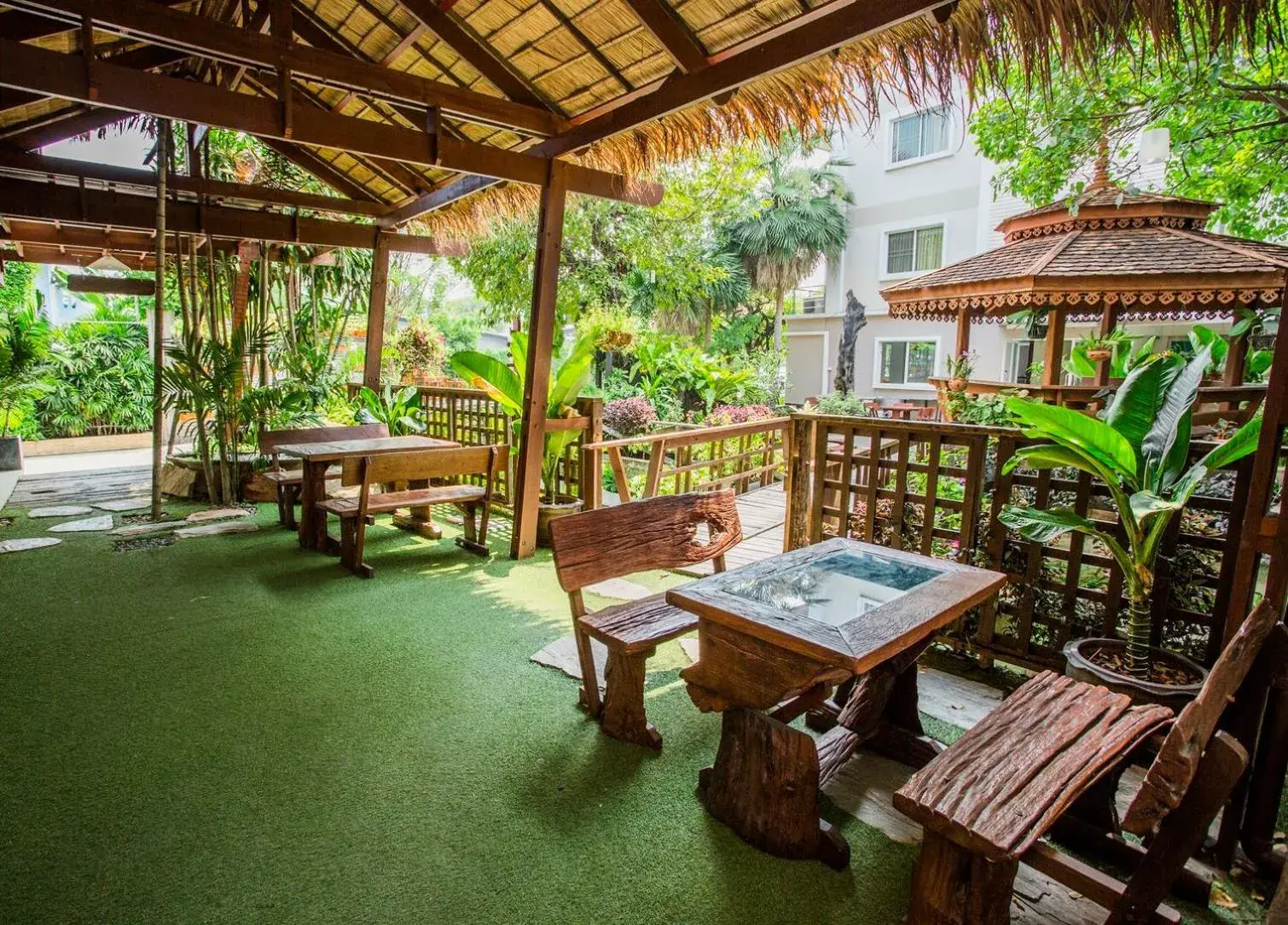 Garden, Restaurant/Places to Eat in The Loft Resort Bangkok