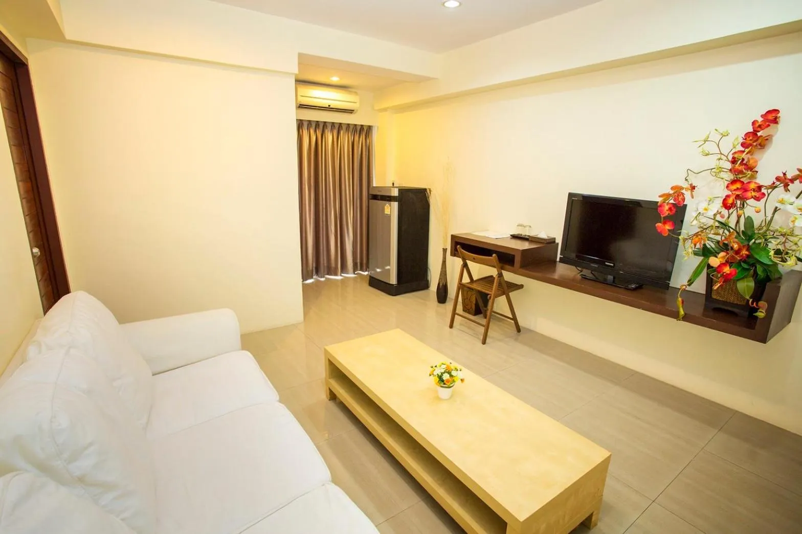 Living room, Bed in The Loft Resort Bangkok