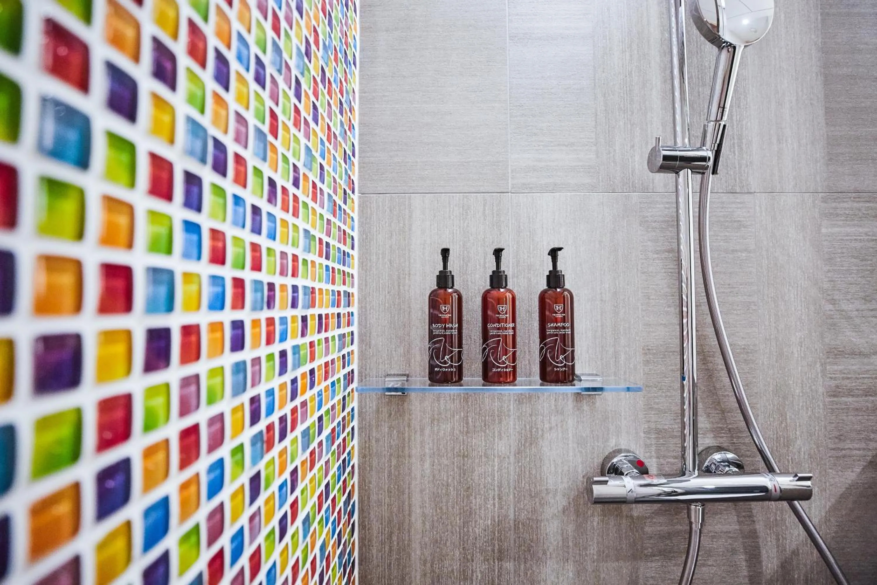 Shower in The Royal Park Canvas - Osaka Kitahama