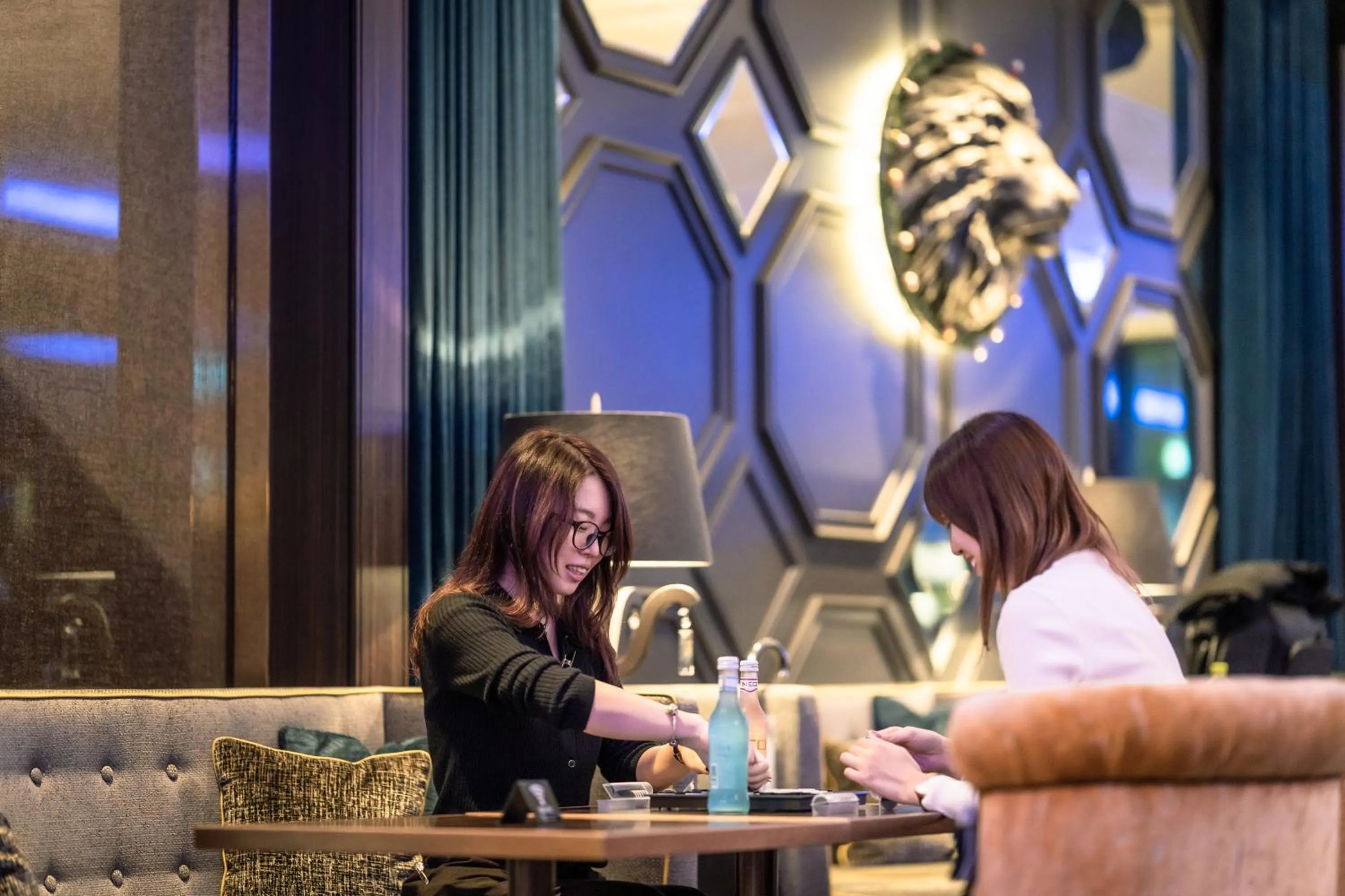 Lounge or bar in The Royal Park Canvas - Osaka Kitahama