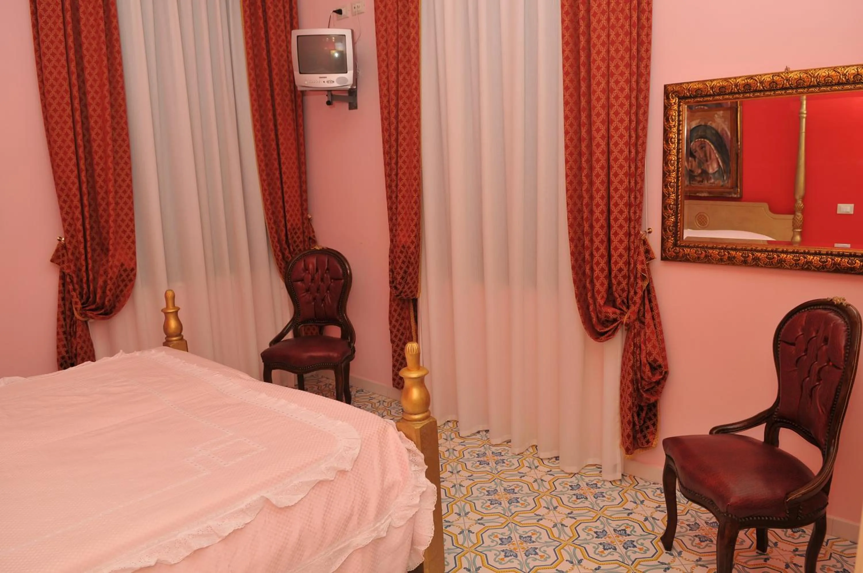Bed in Albergo Roses